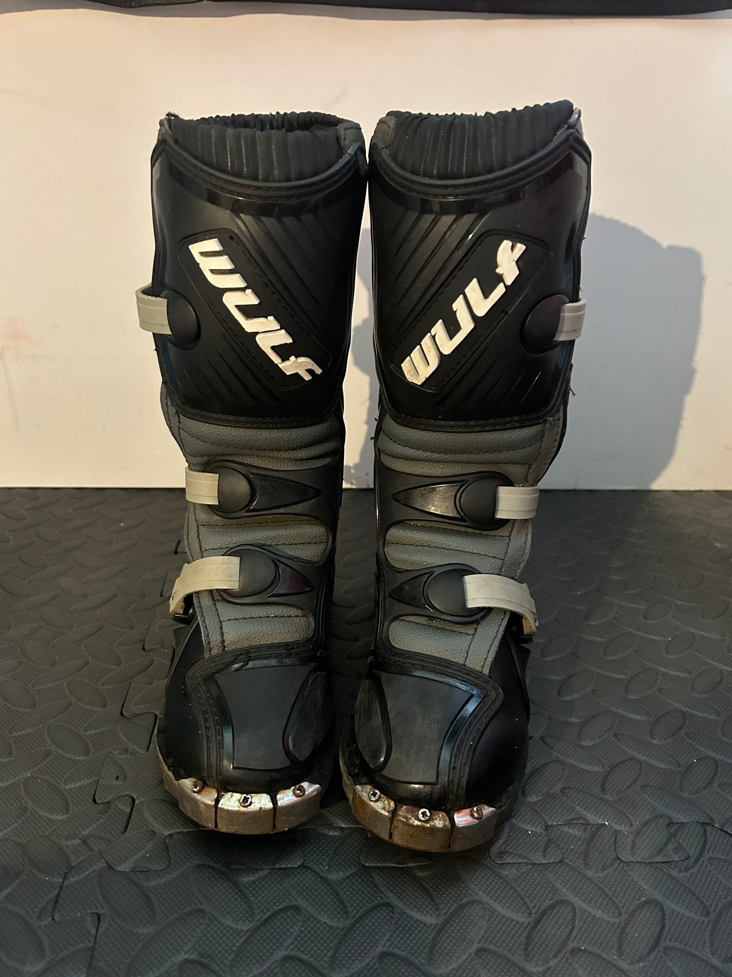 Wulf boots UK1