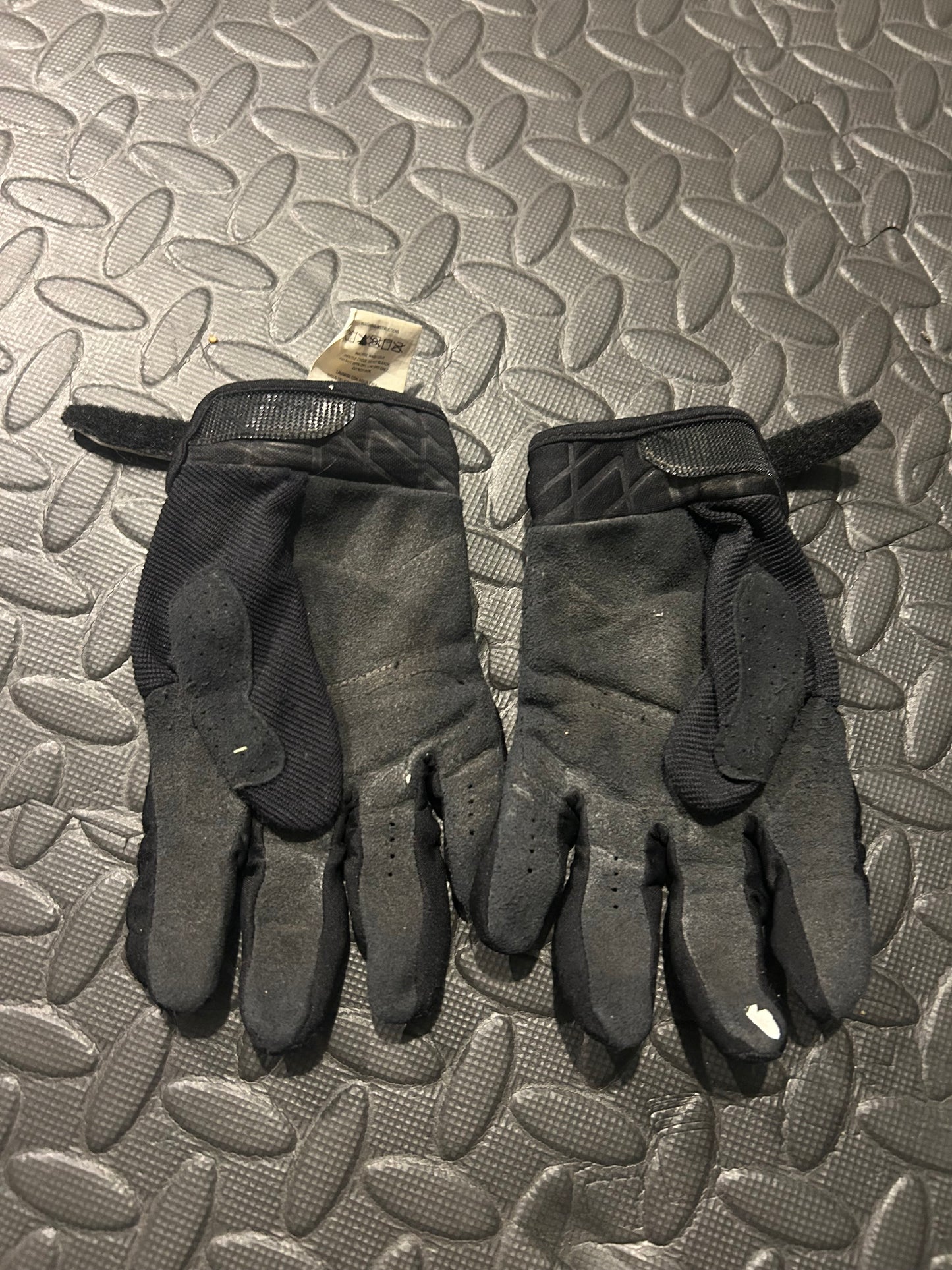 One industries gloves YL