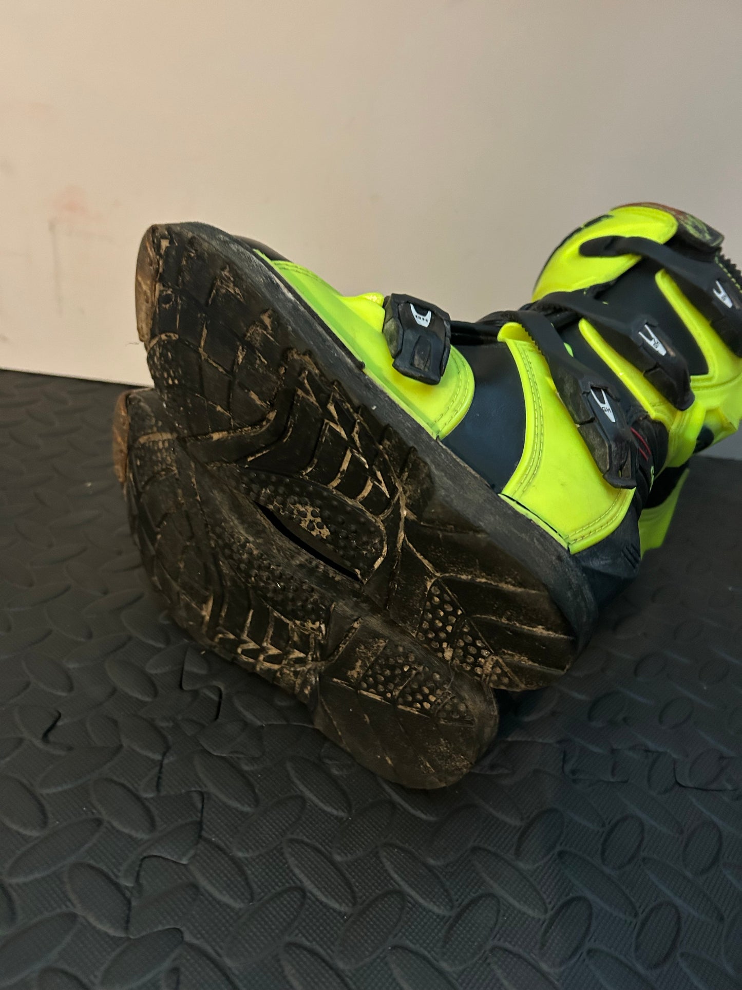 Forma boots UK3