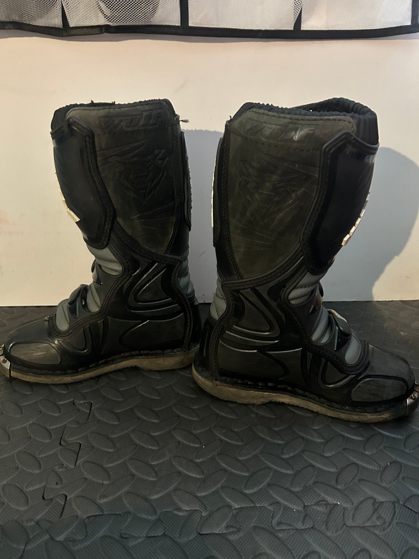 Wulf boots UK1