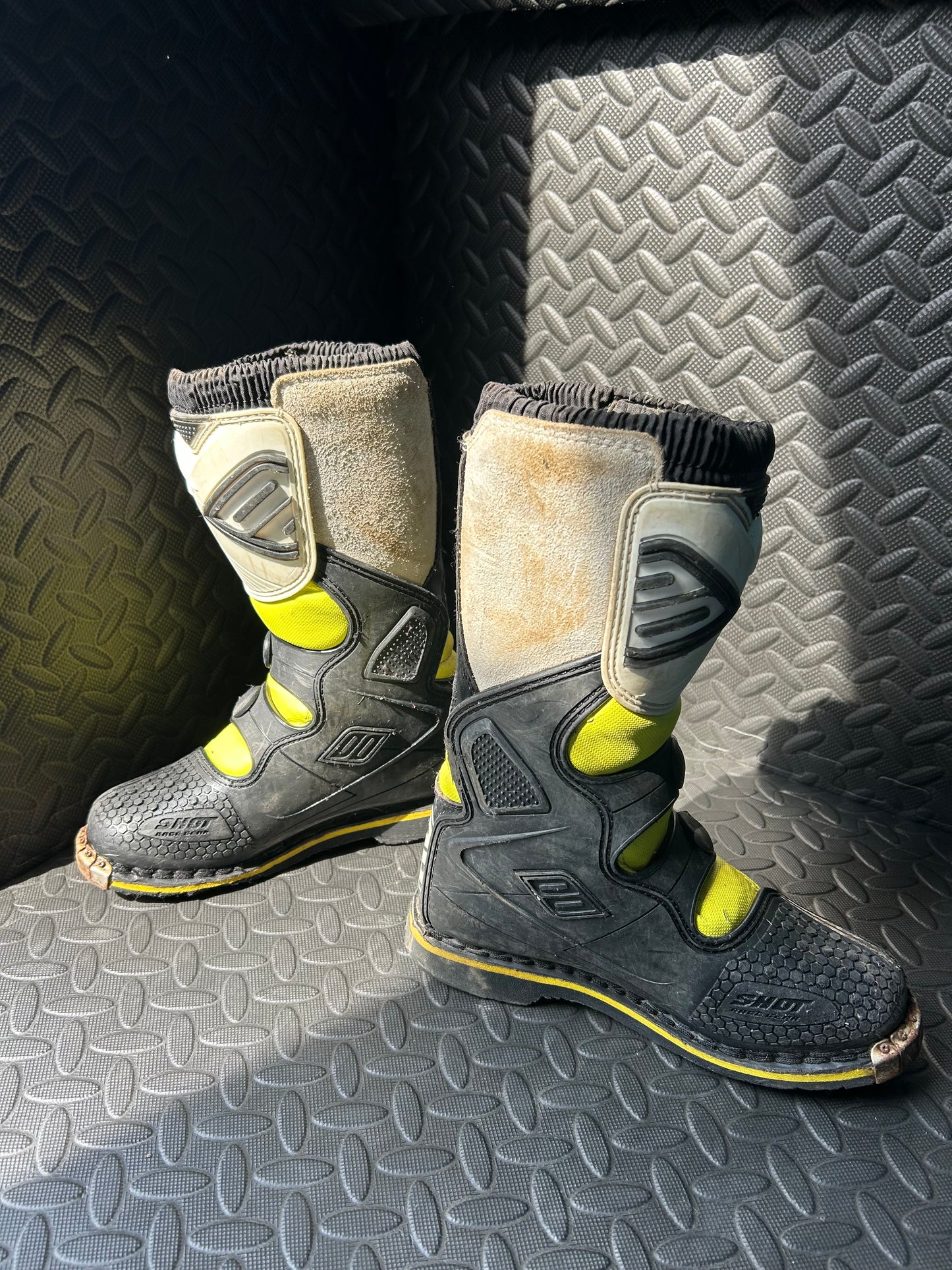 Shot boots uk4.5