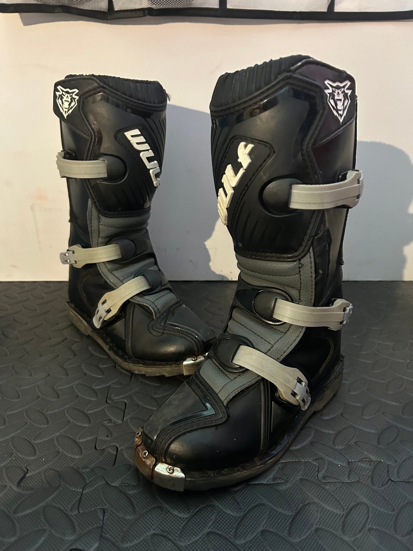 Wulf boots UK1