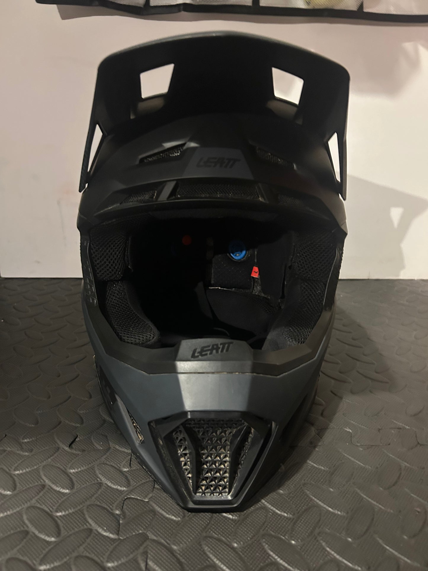Leatt 7.5 helmet L