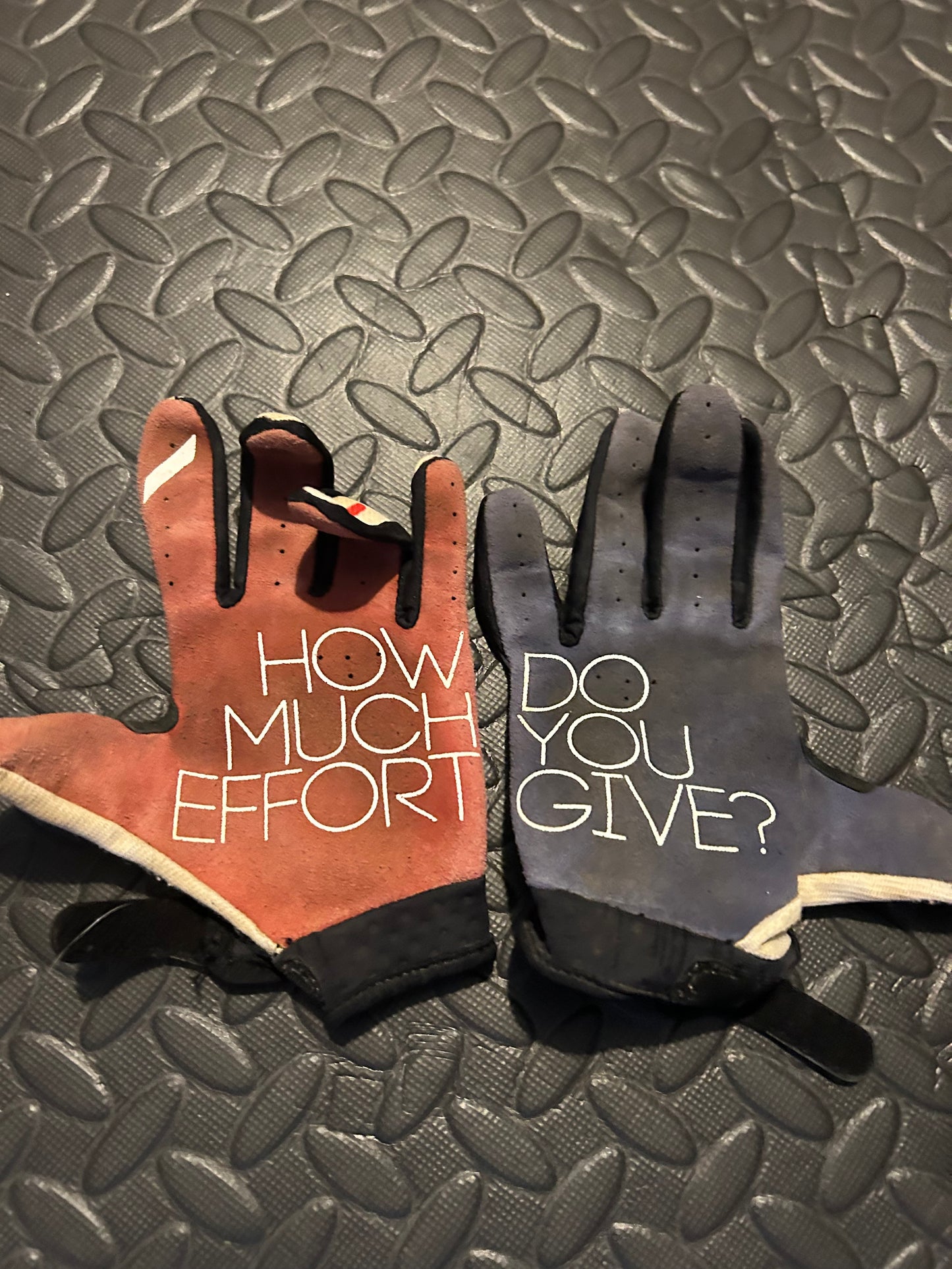 100% gloves M