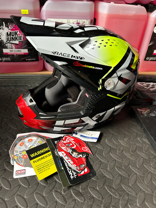 New 6d atr2y youth small 49-50cm