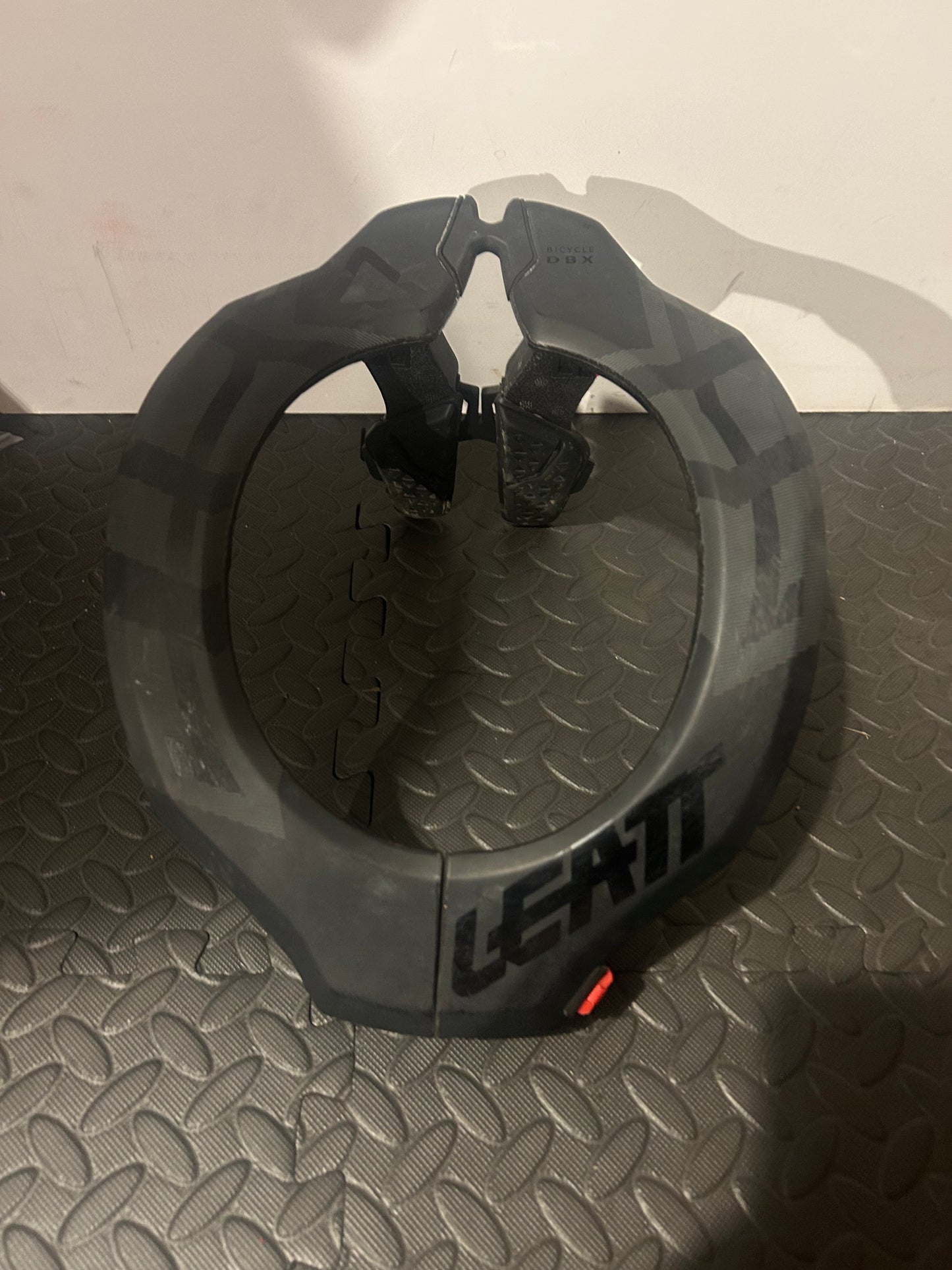 Leatt neck brace