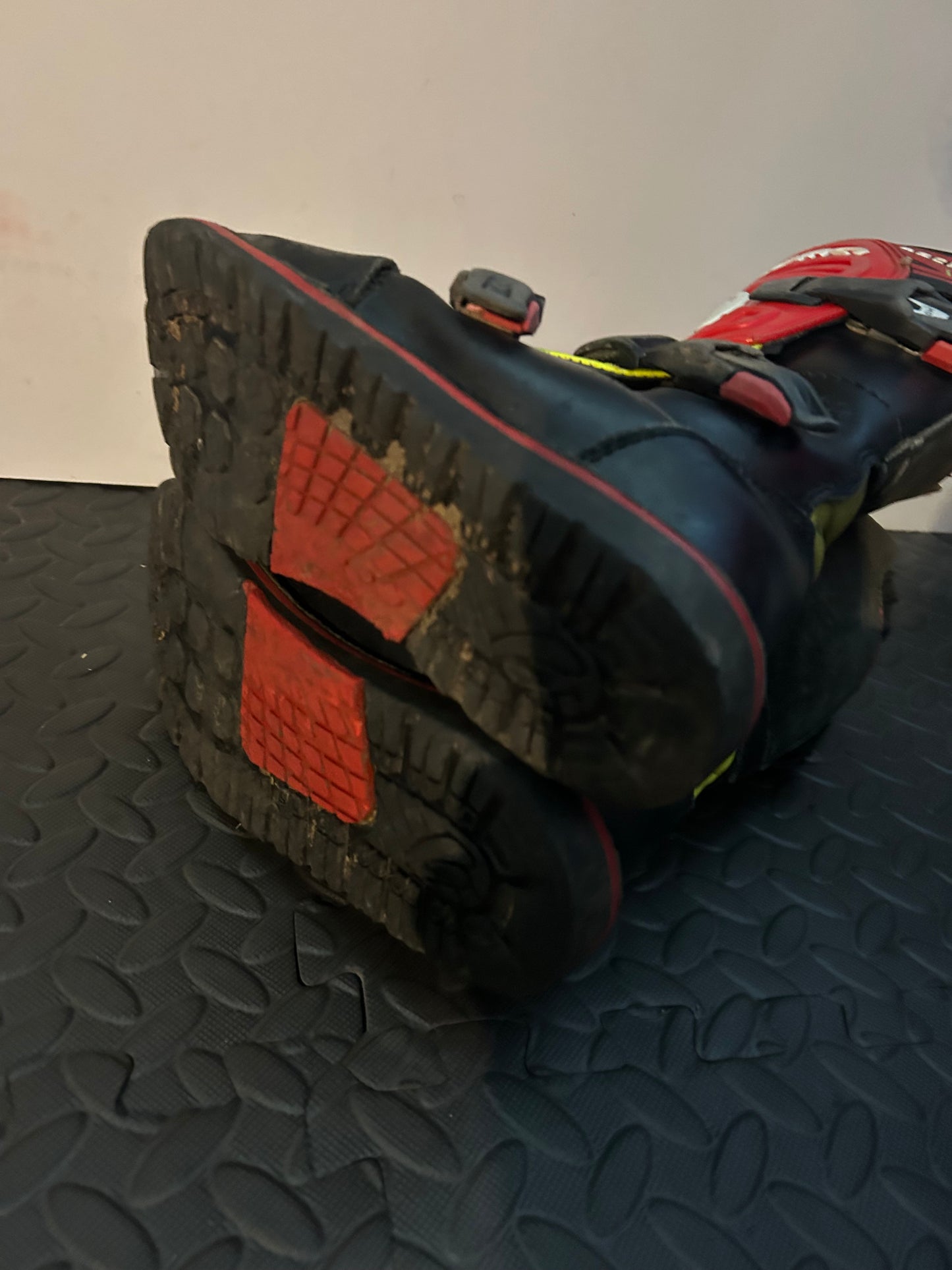 Forma trials boots UK4