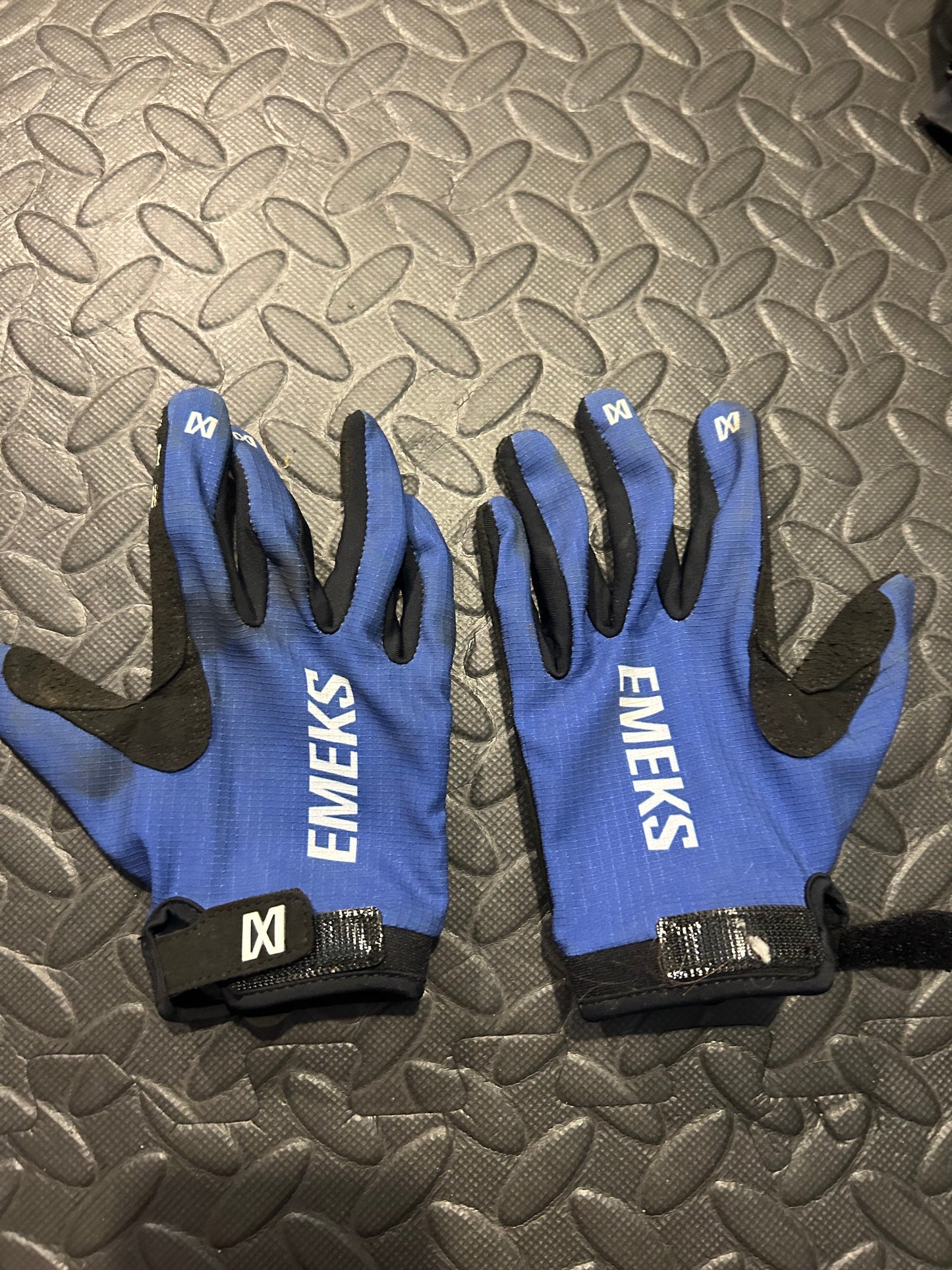 Emeks gloves