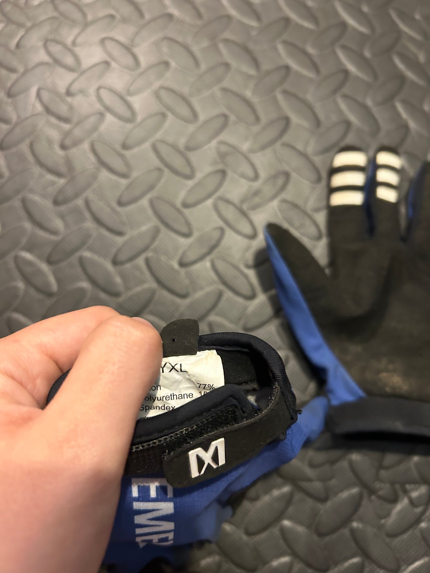 Emeks gloves