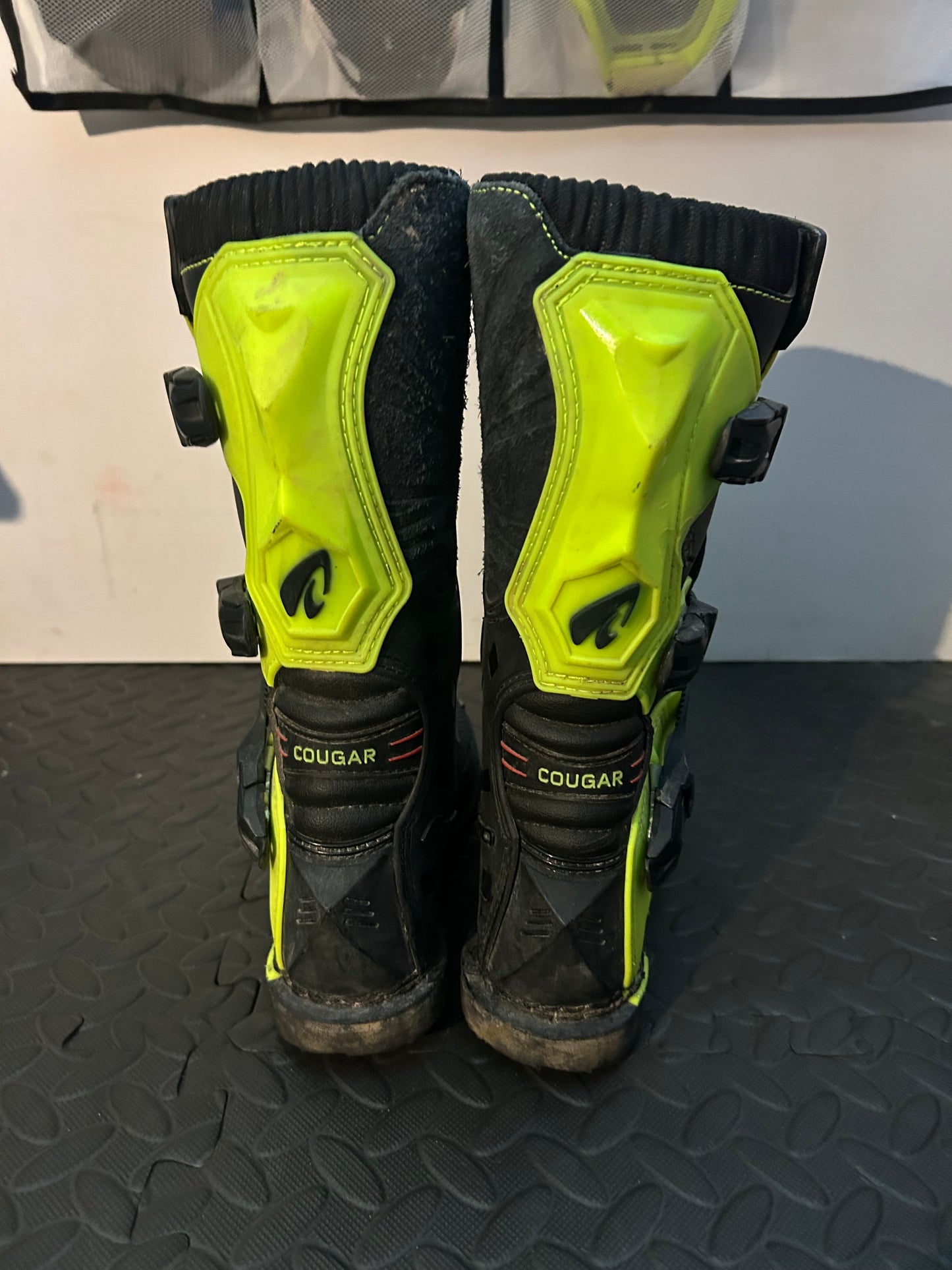 Forma boots UK3