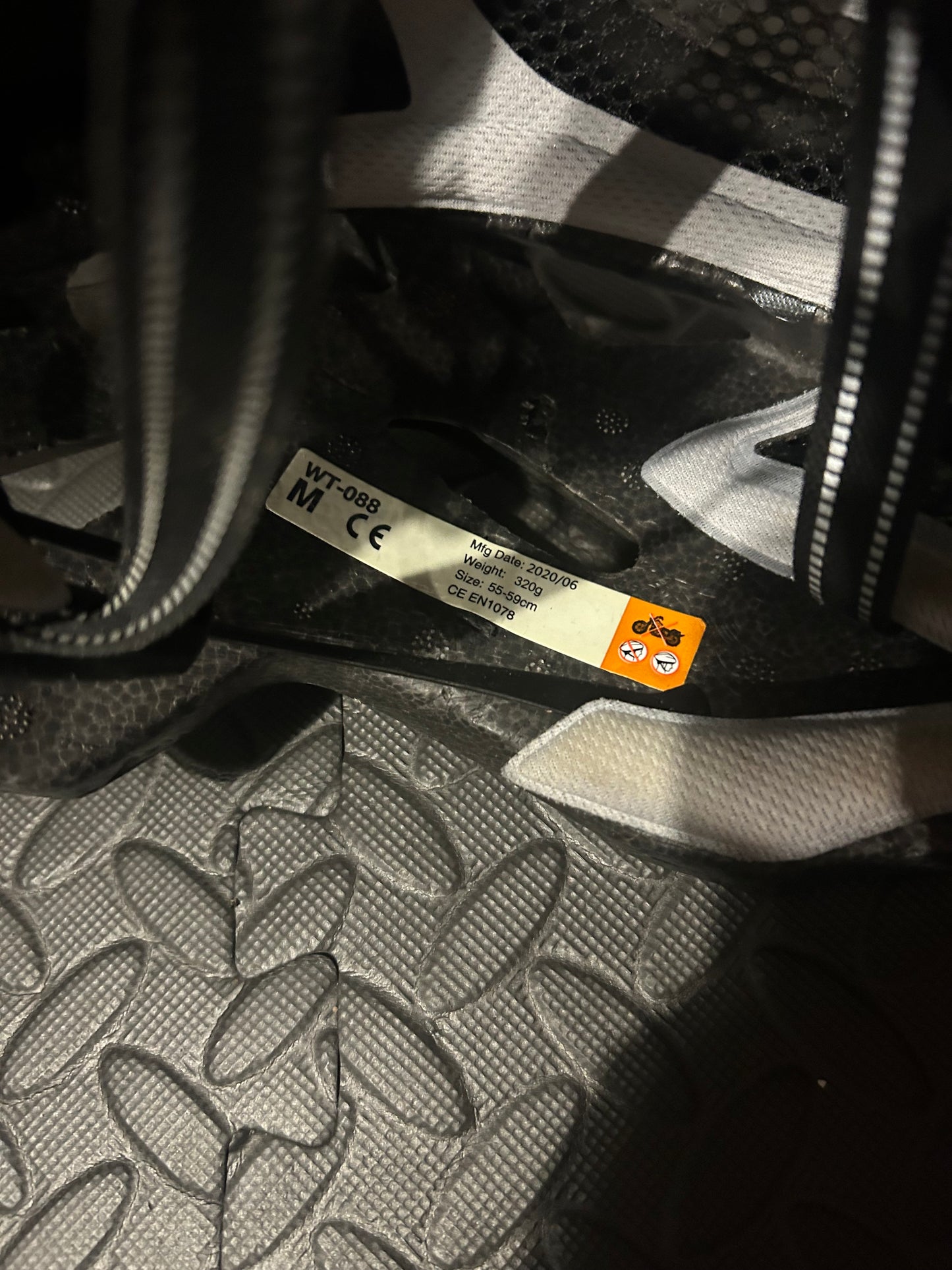On one mtb helmet 55-59cm