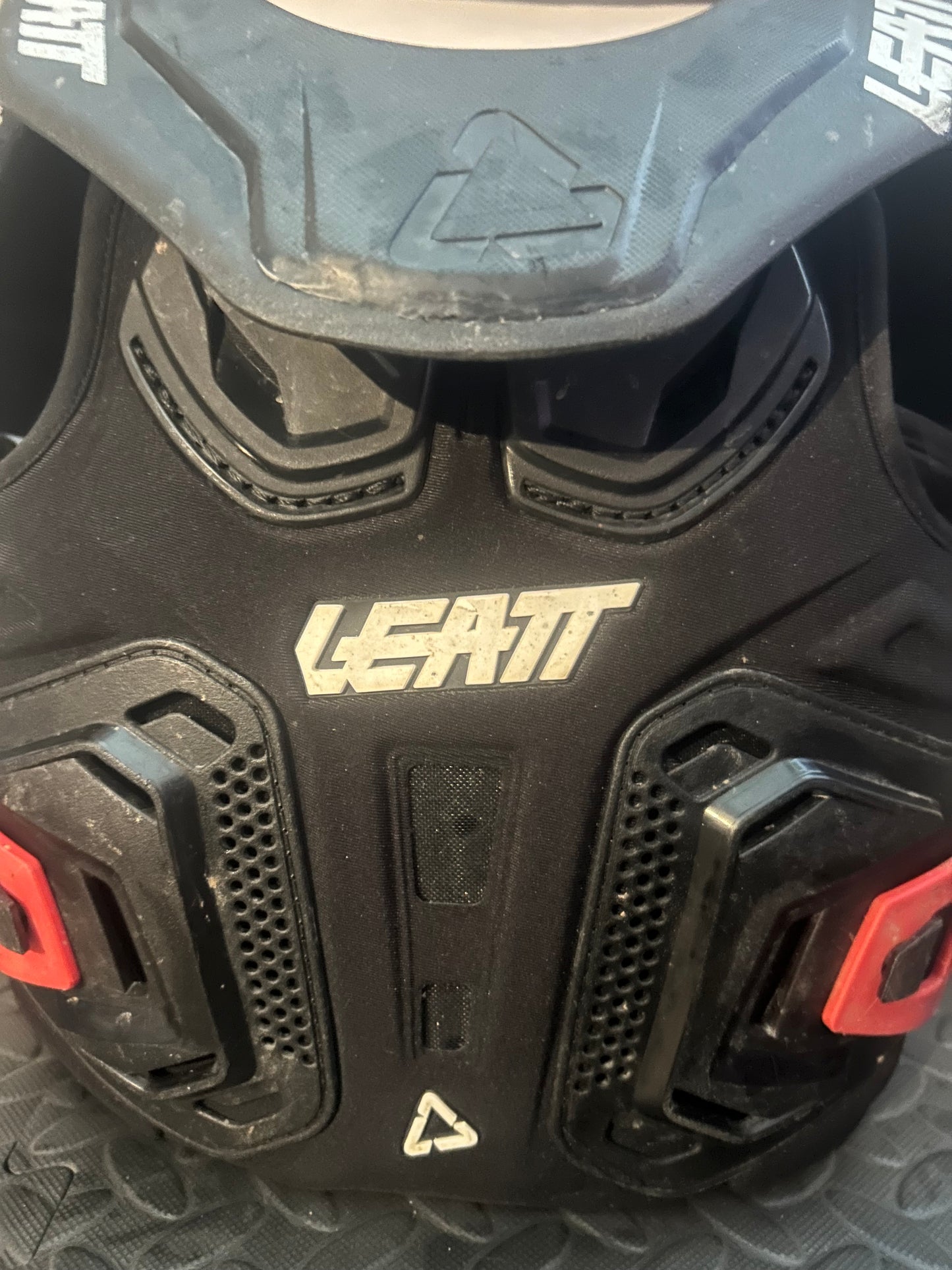 Leatt fusion 2.0 neck brace & body armour