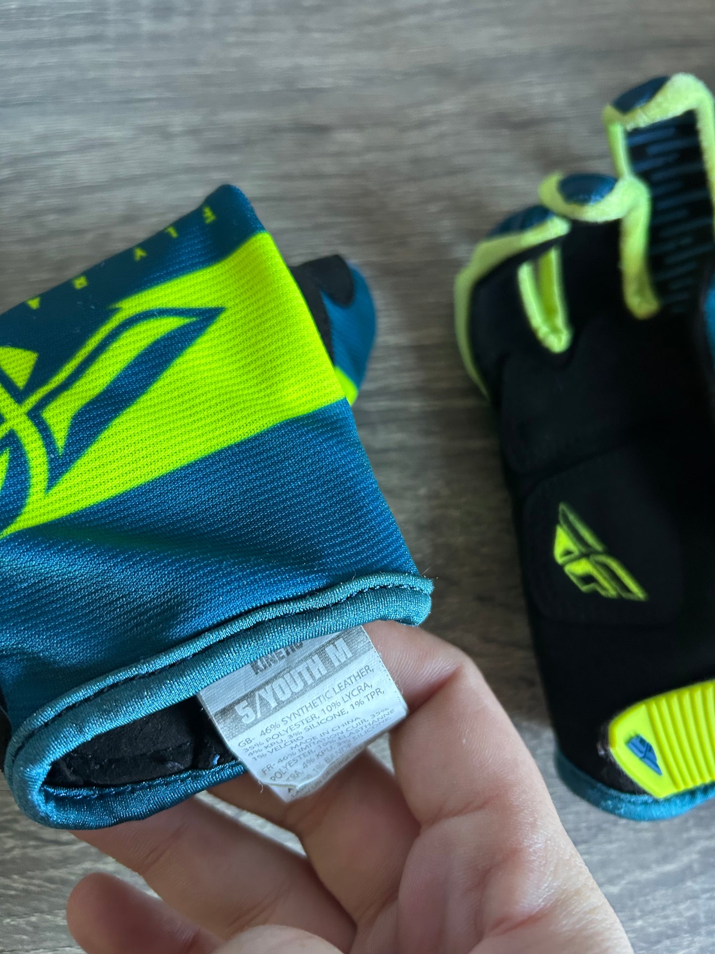 fly gloves youth medium