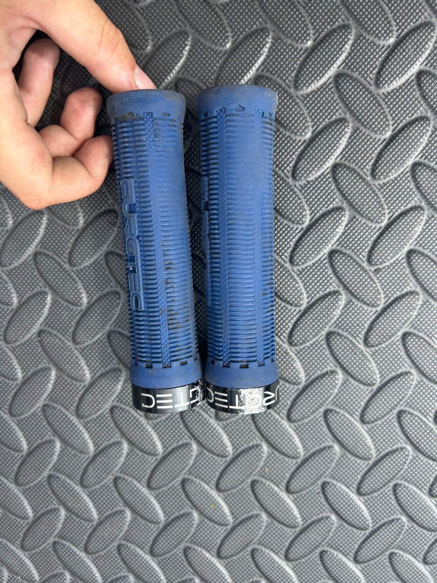 Burgtec grips