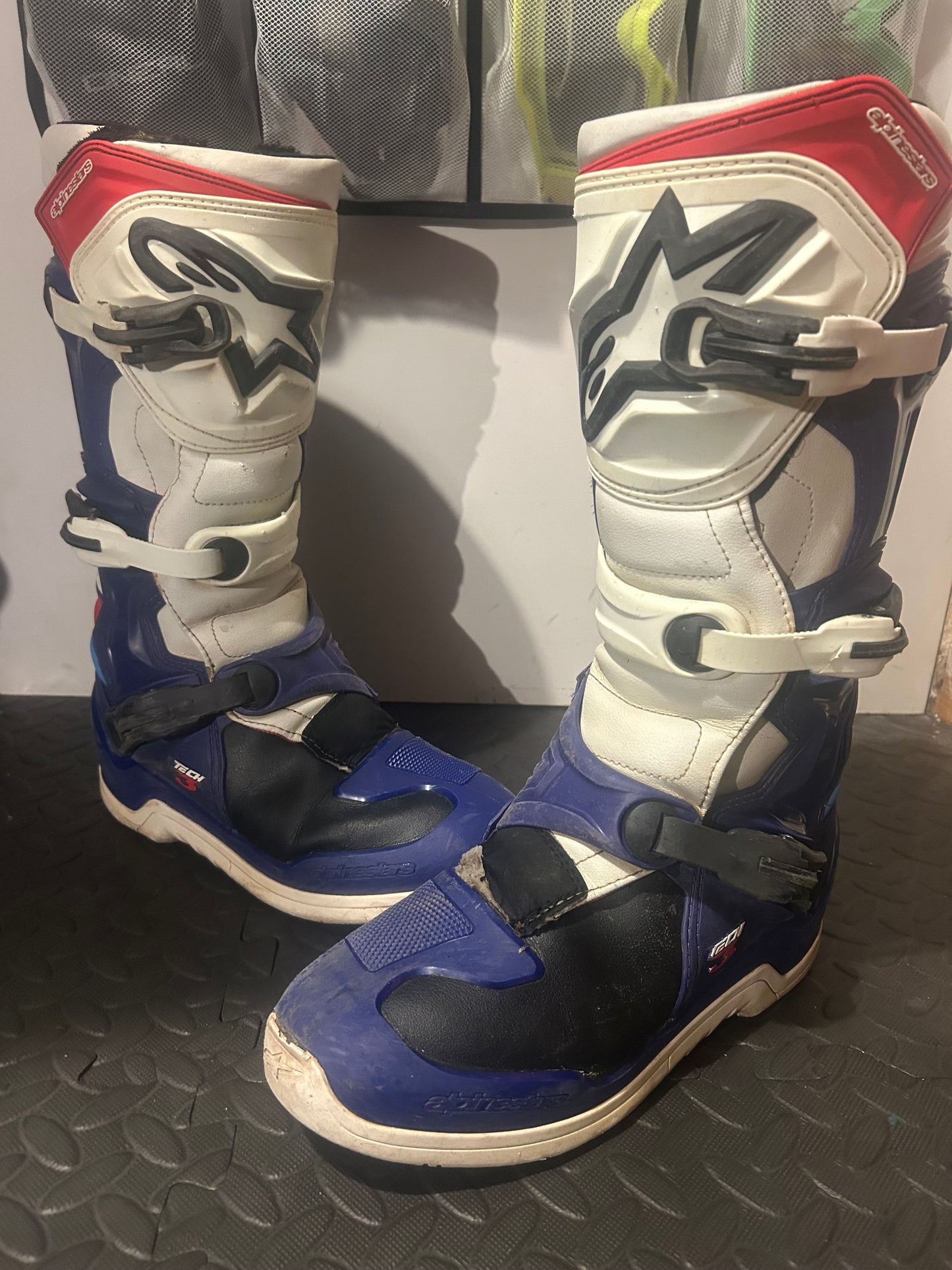 Alpinestars tech 3 UK9.5