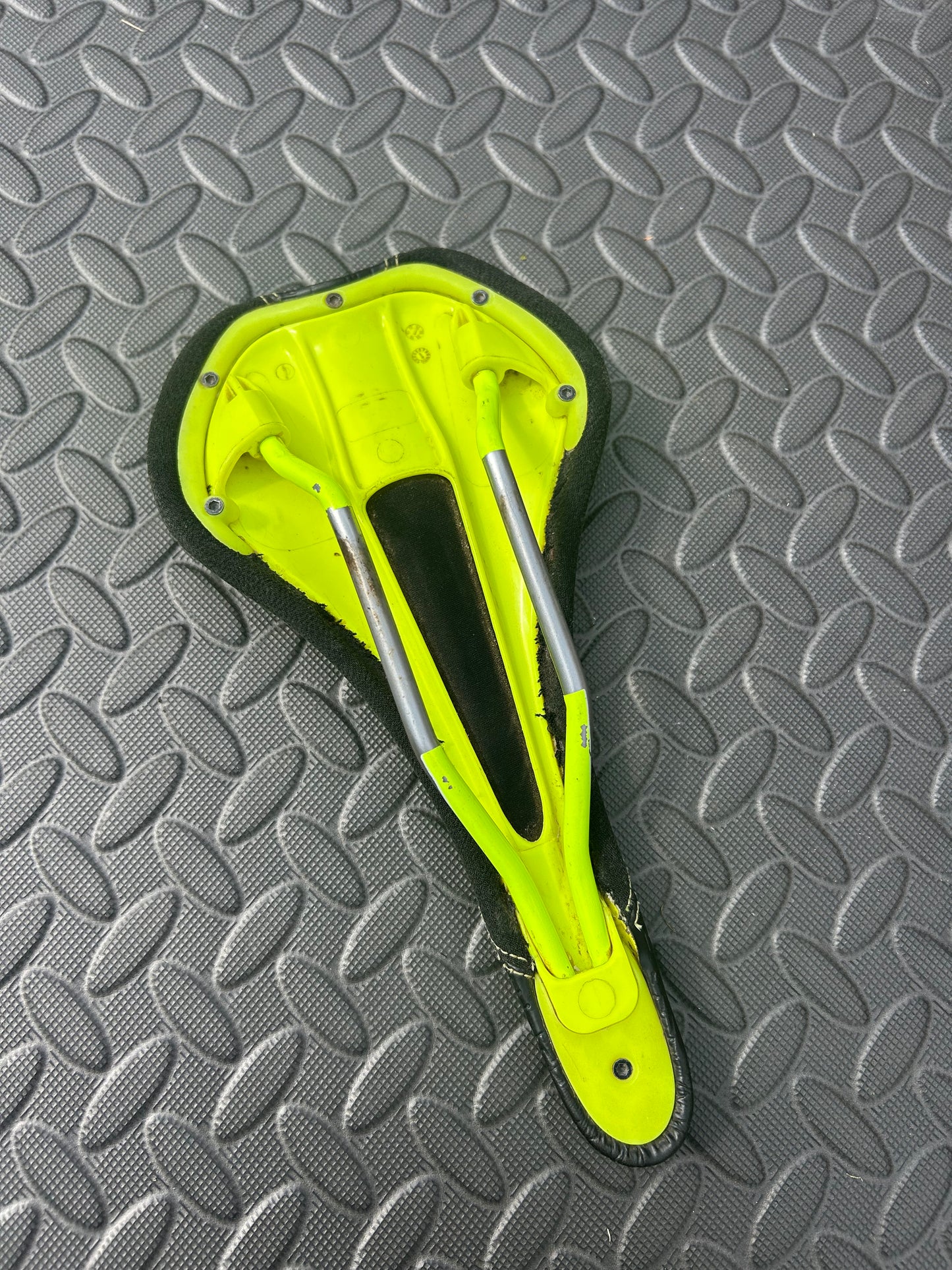 Sdg saddle