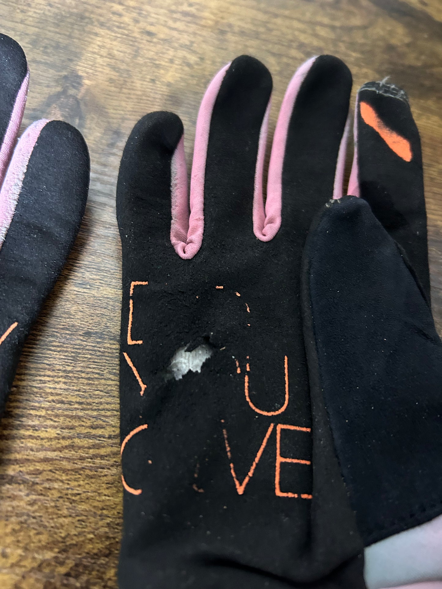 100% brisker gloves yl