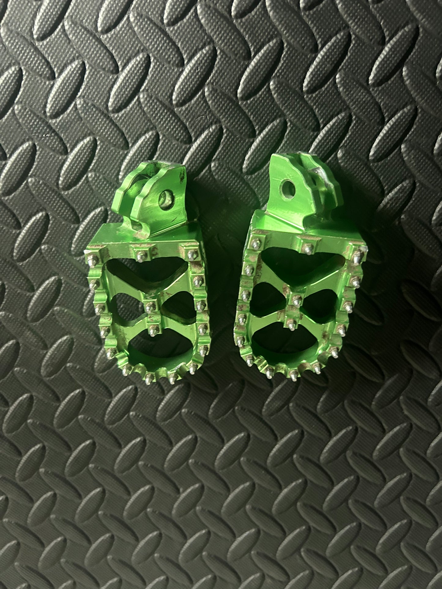 Surron jxr foot pegs