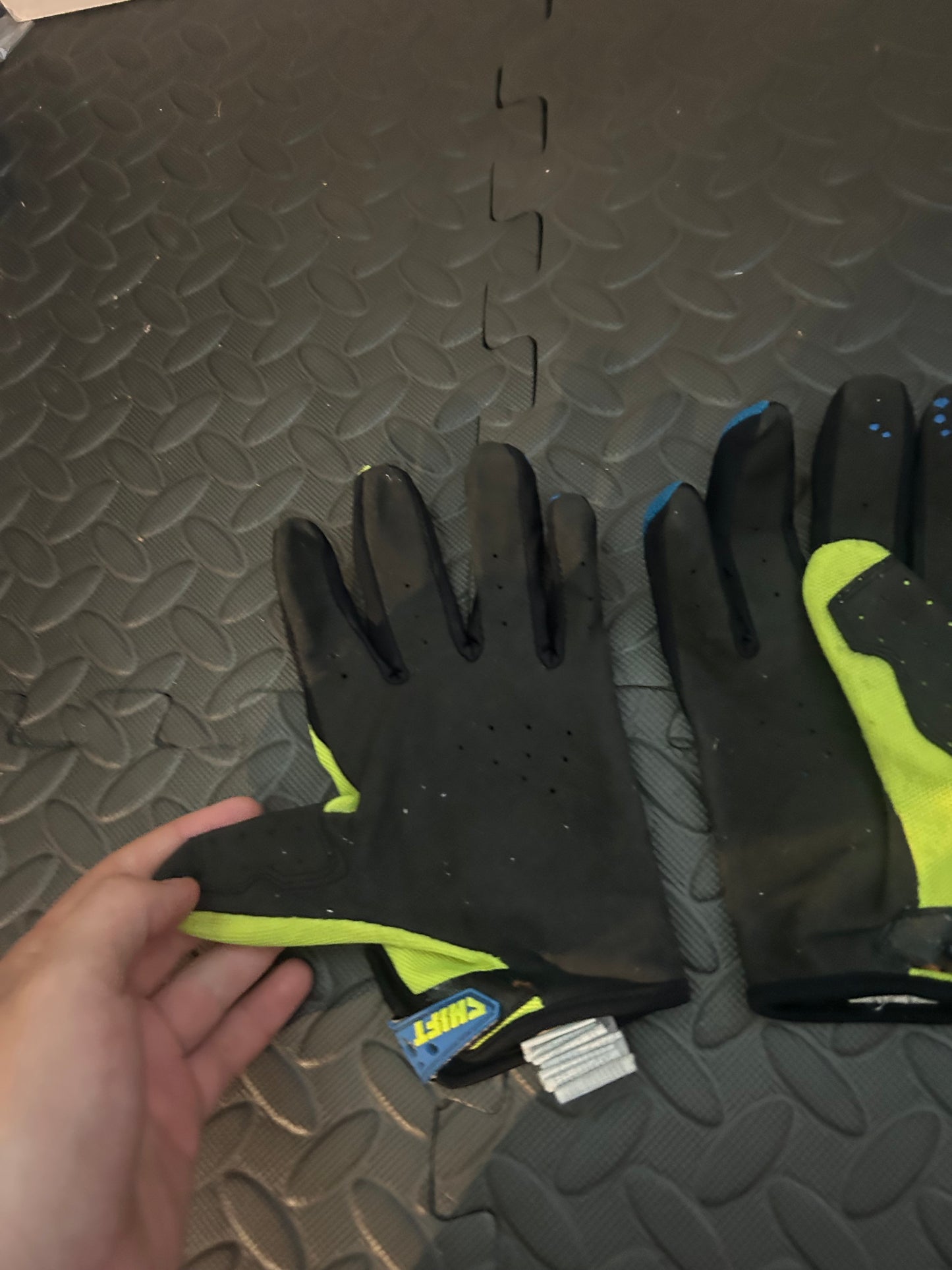 Shot gloves