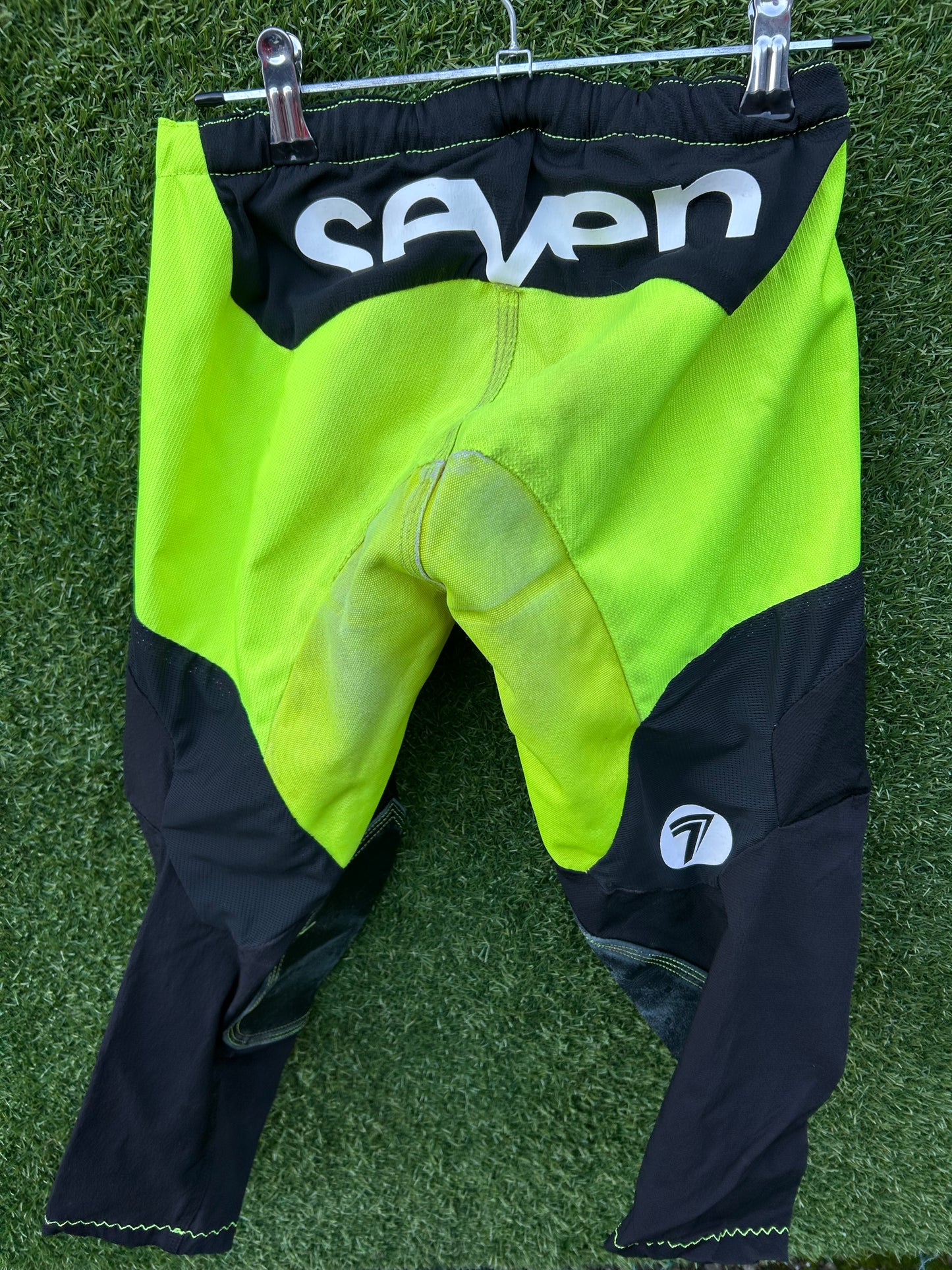 seven pants 24"