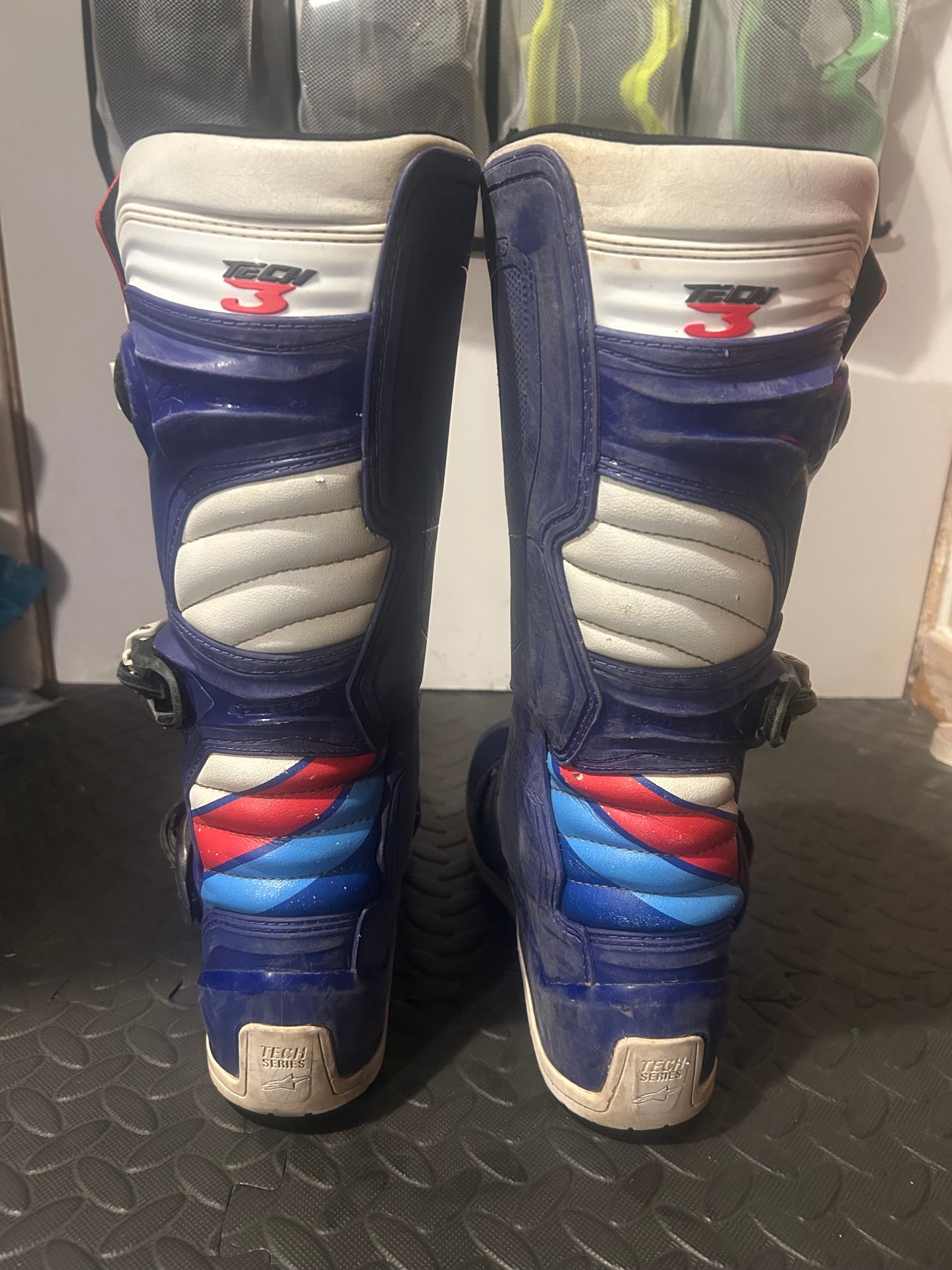 Alpinestars tech 3 UK9.5