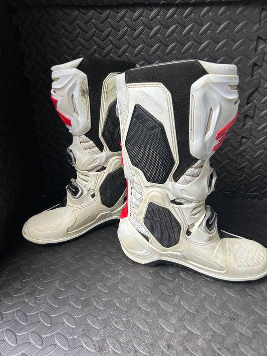 Alpinestars tech 10 supervented uk6