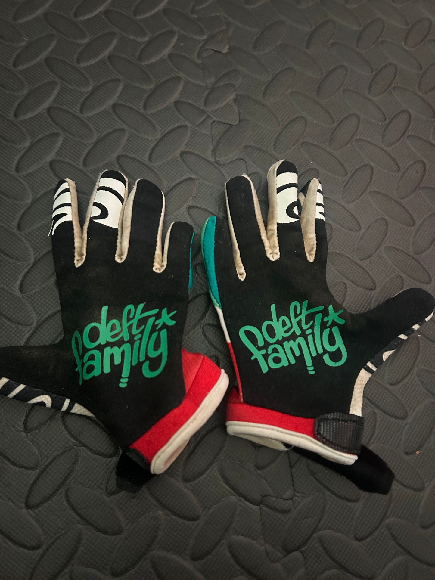 Deft family gloves YL