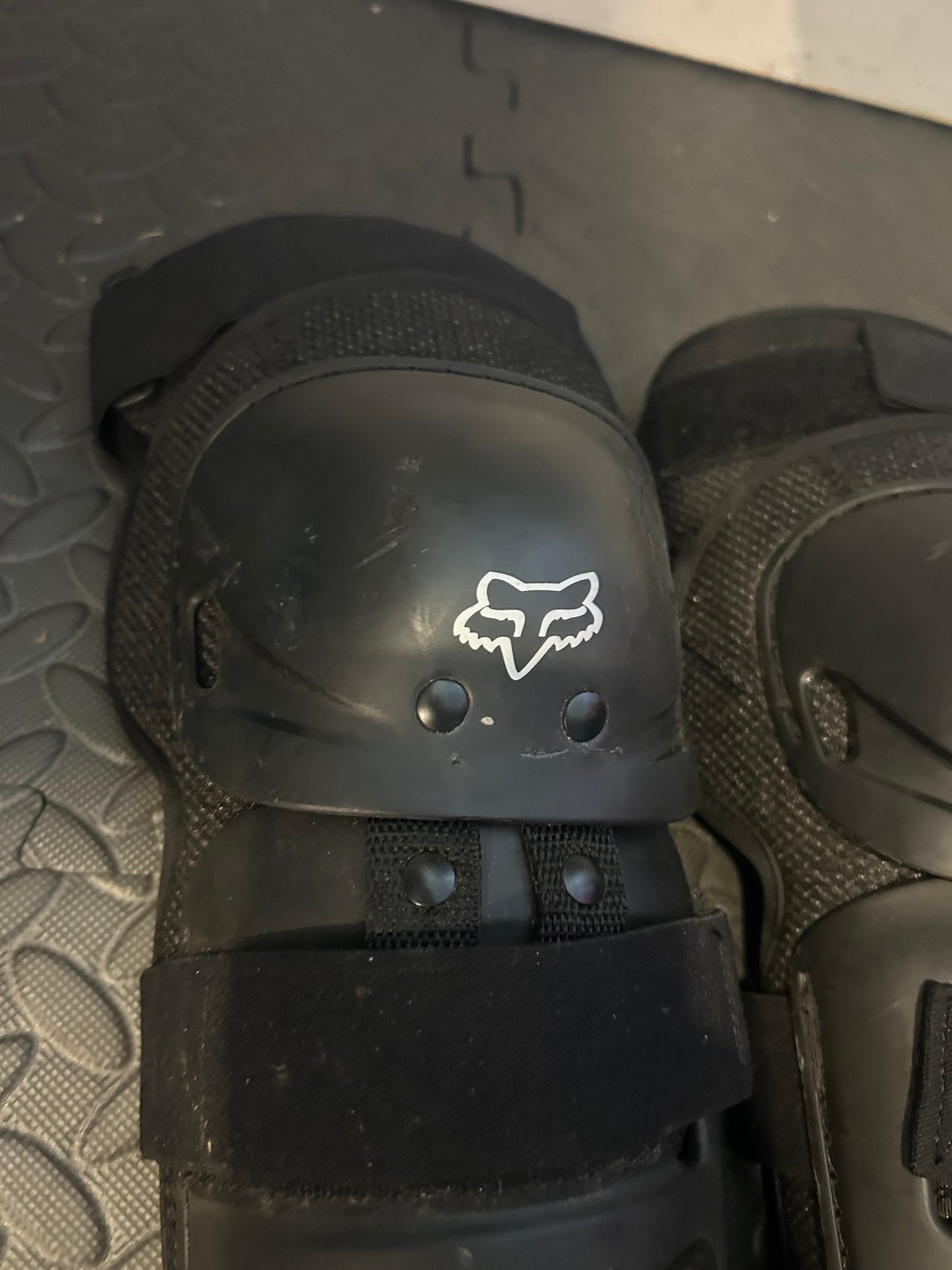 Fox knee pads