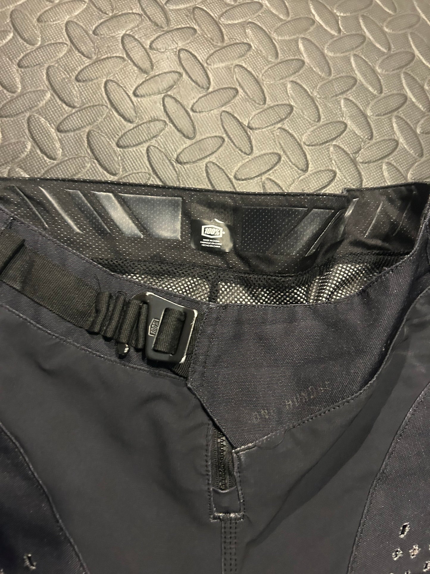 100% pants 26”