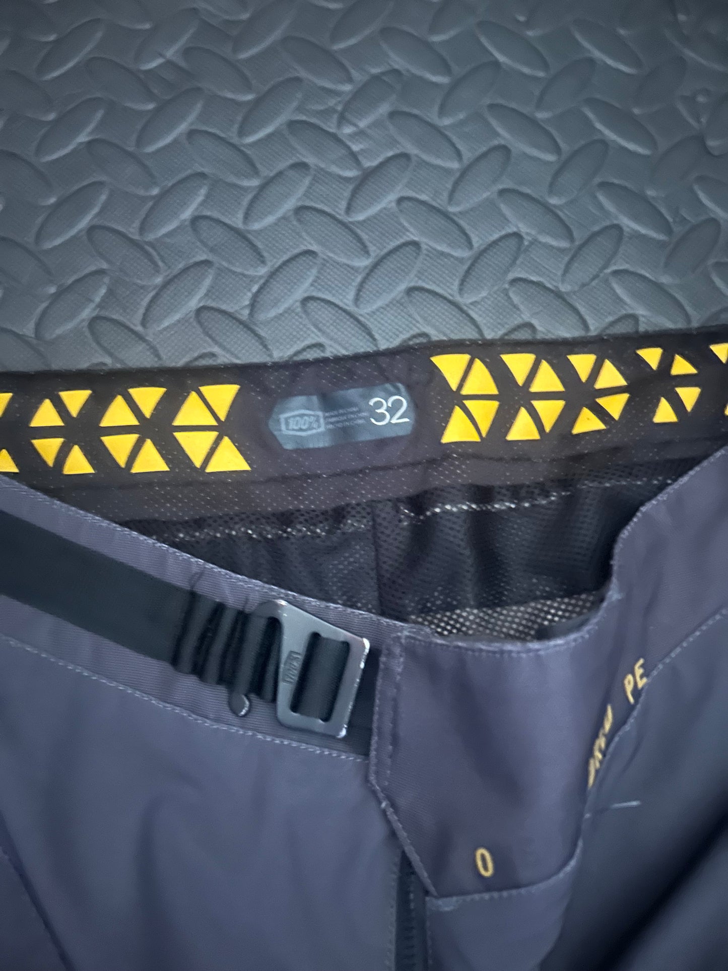 100% pants 32”