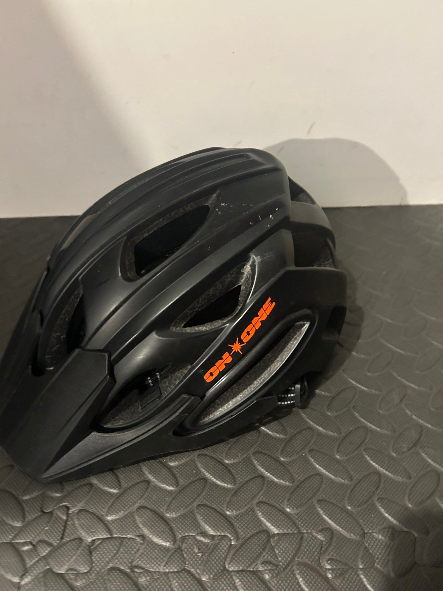 On one mtb helmet 55-59cm