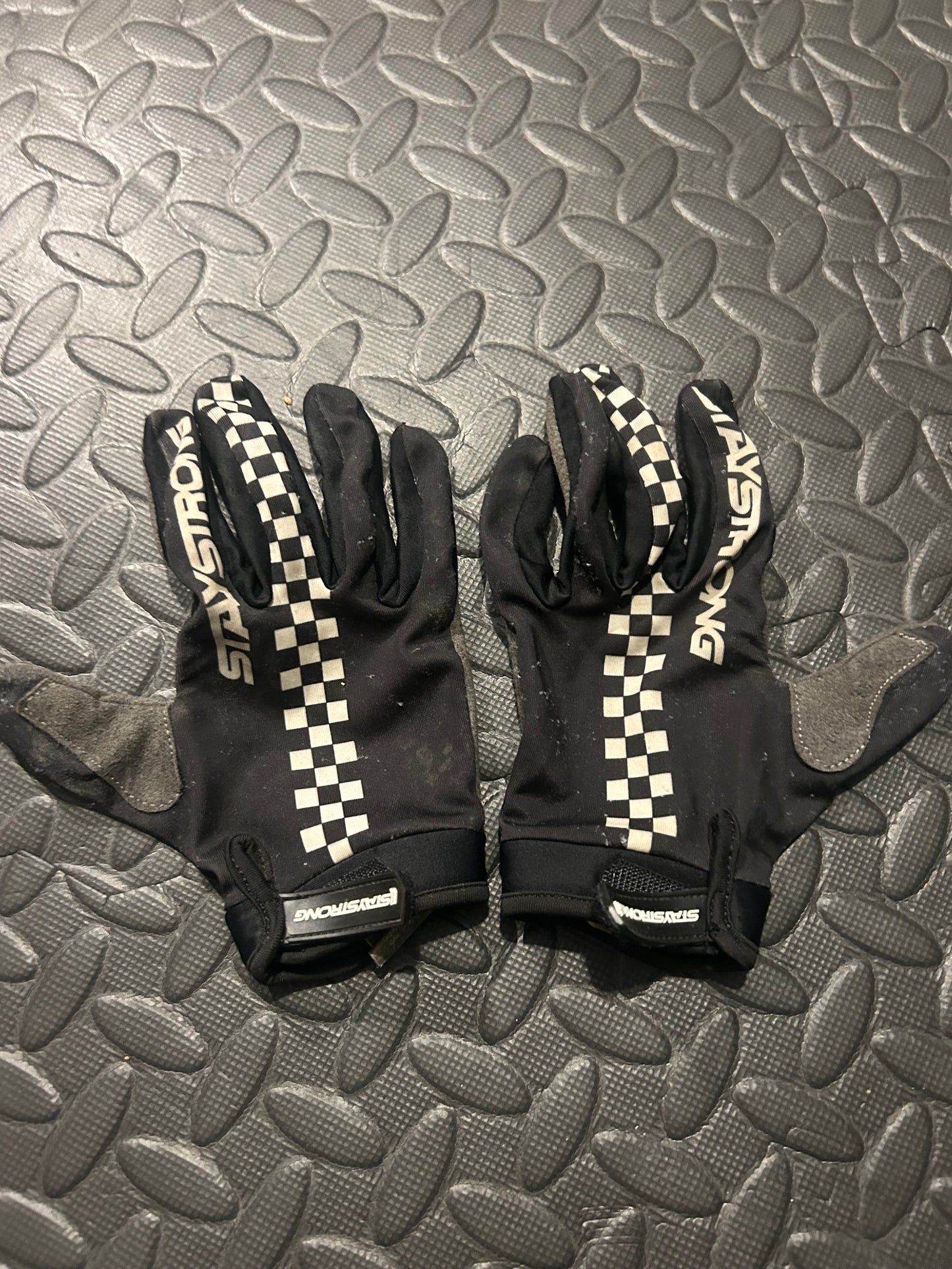 Stay strong gloves YXL