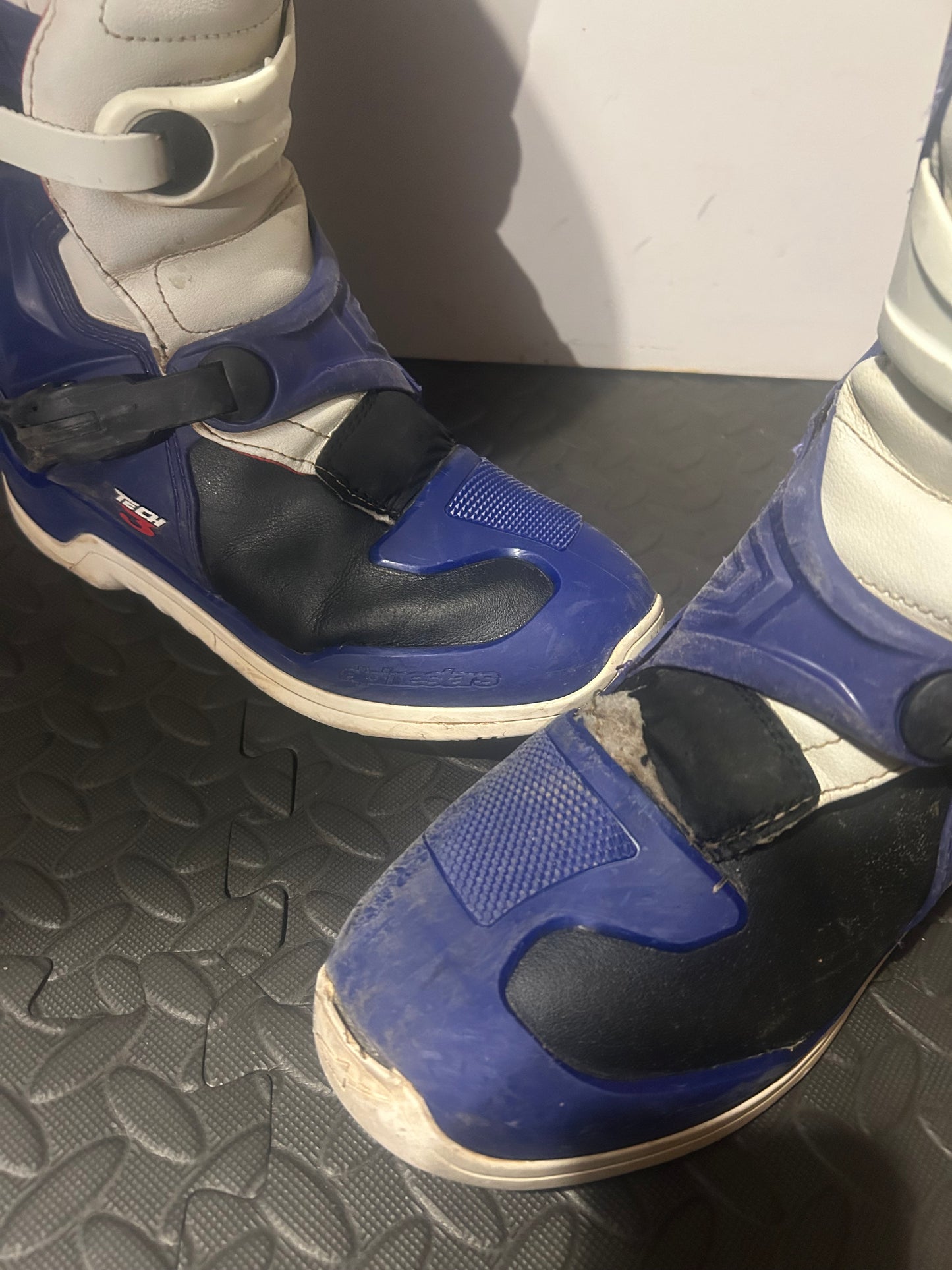 Alpinestars tech 3 UK9.5