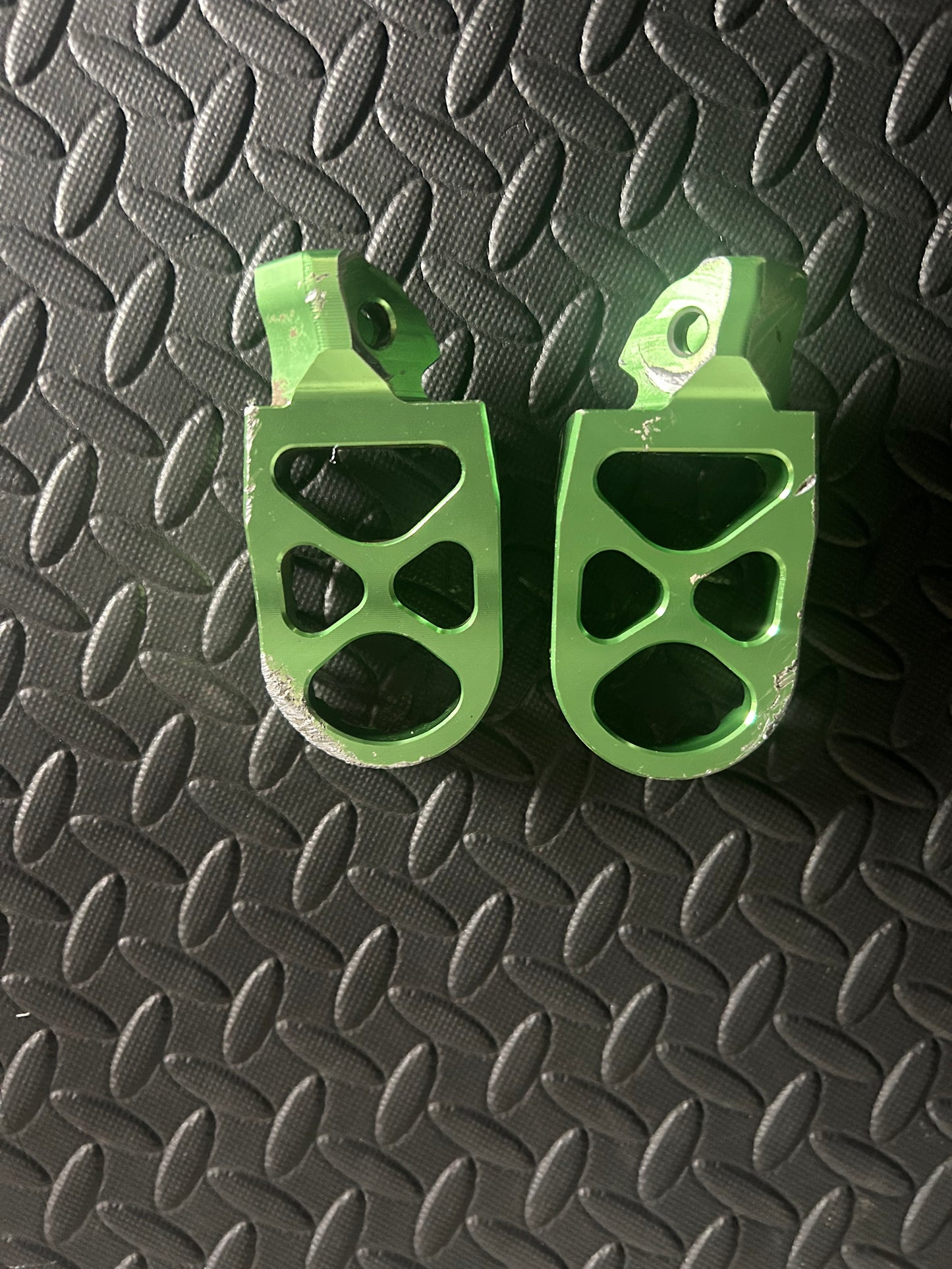 Surron jxr foot pegs