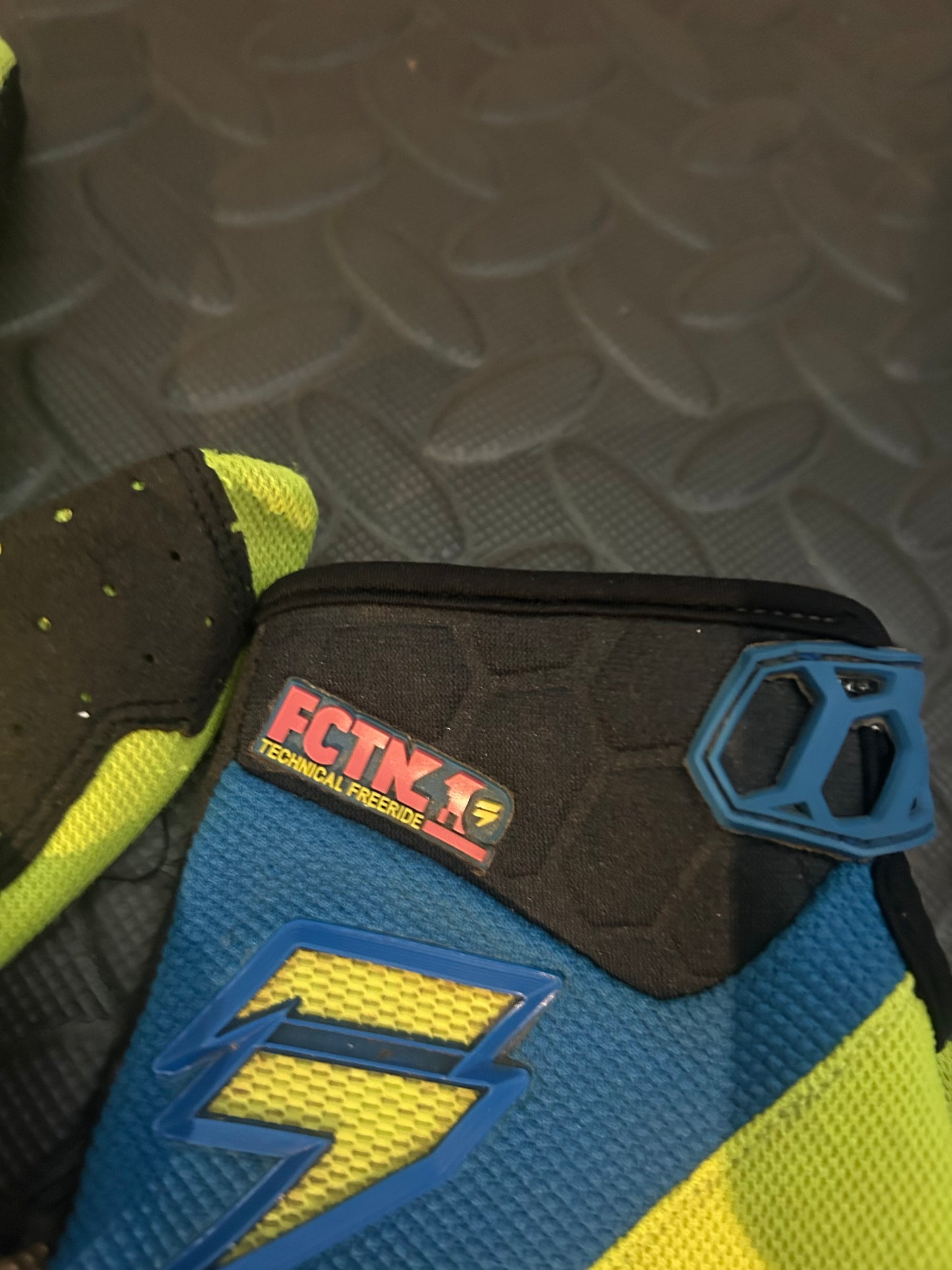 Shot gloves