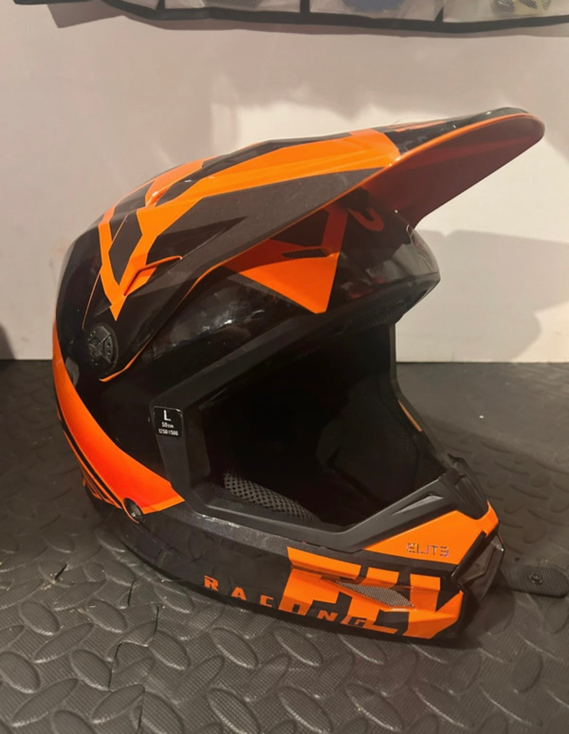 Fly helmet L