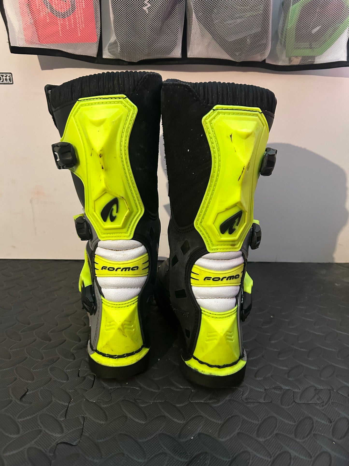 Forma boots UK2