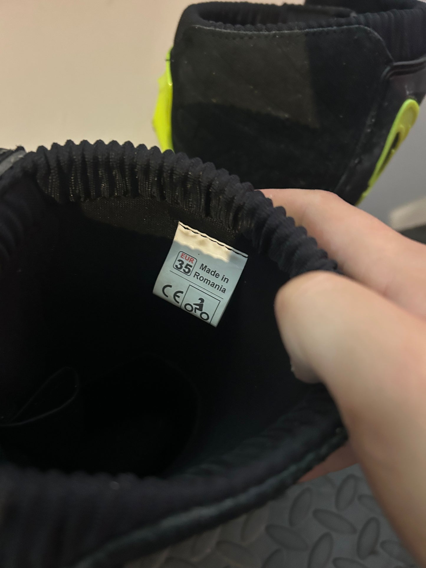 Forma boots UK2