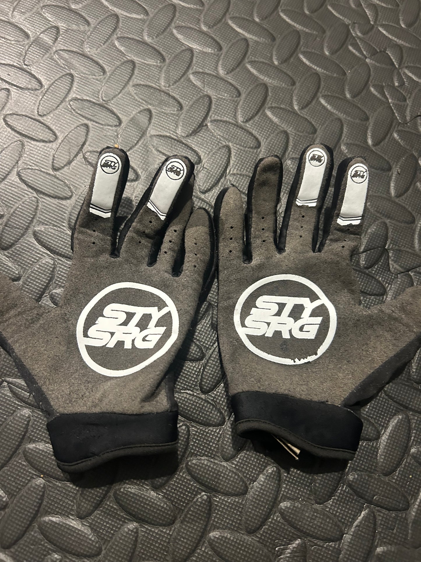 Stay strong gloves YXL