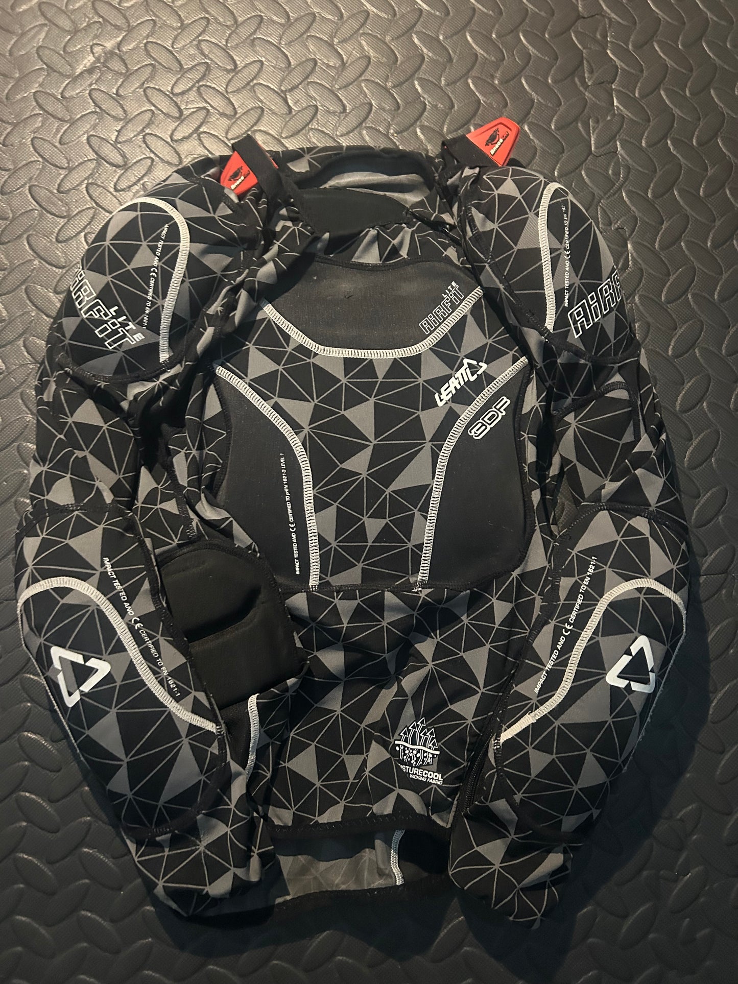 Leatt 3df body armour YM