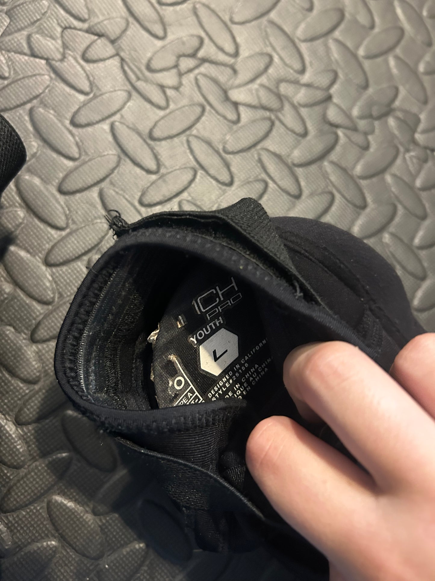 Youth fox knee pads