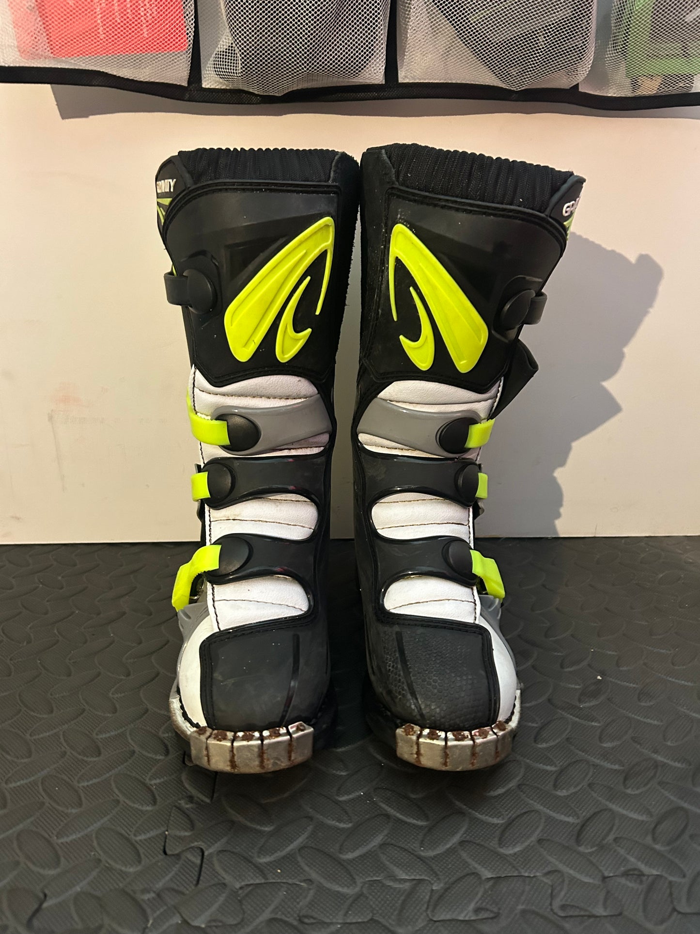 Forma boots UK2