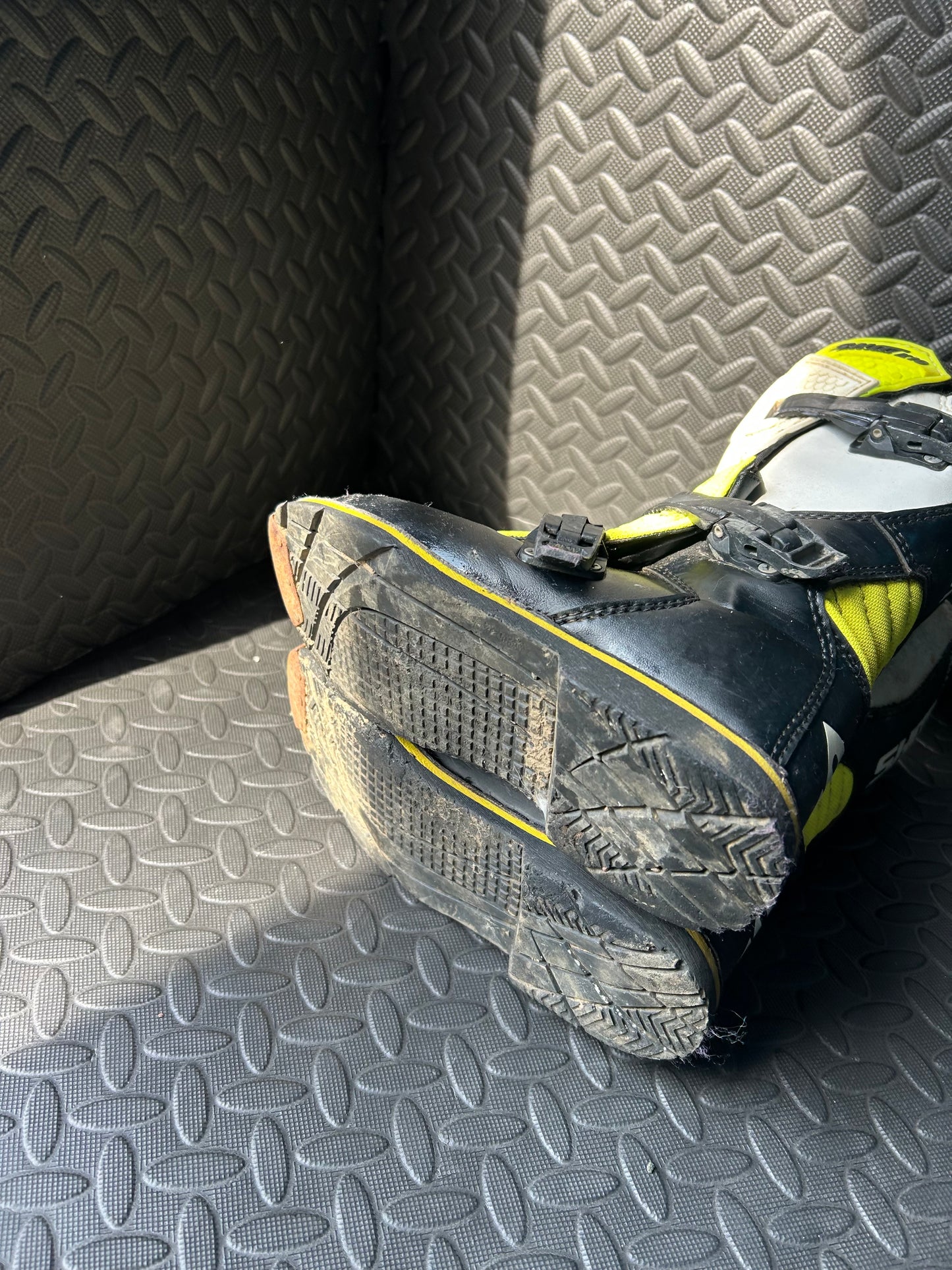 Shot boots uk4.5