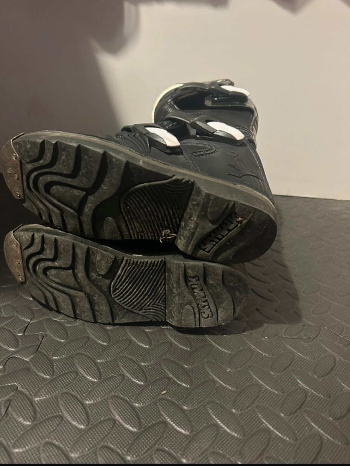 Diadora boots