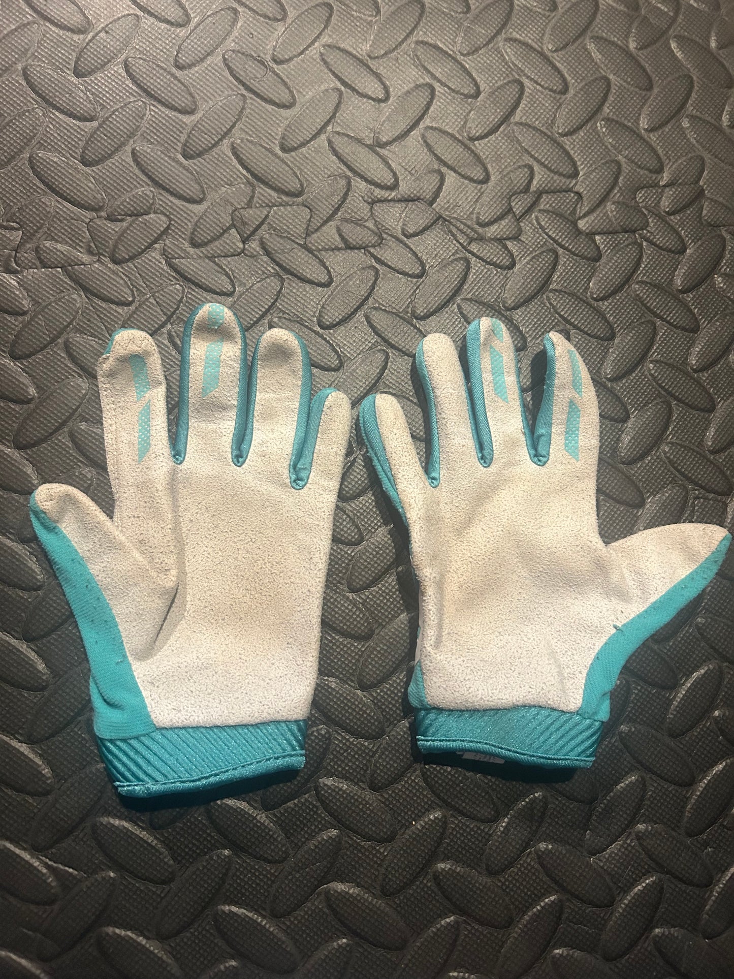 Seven gloves YL