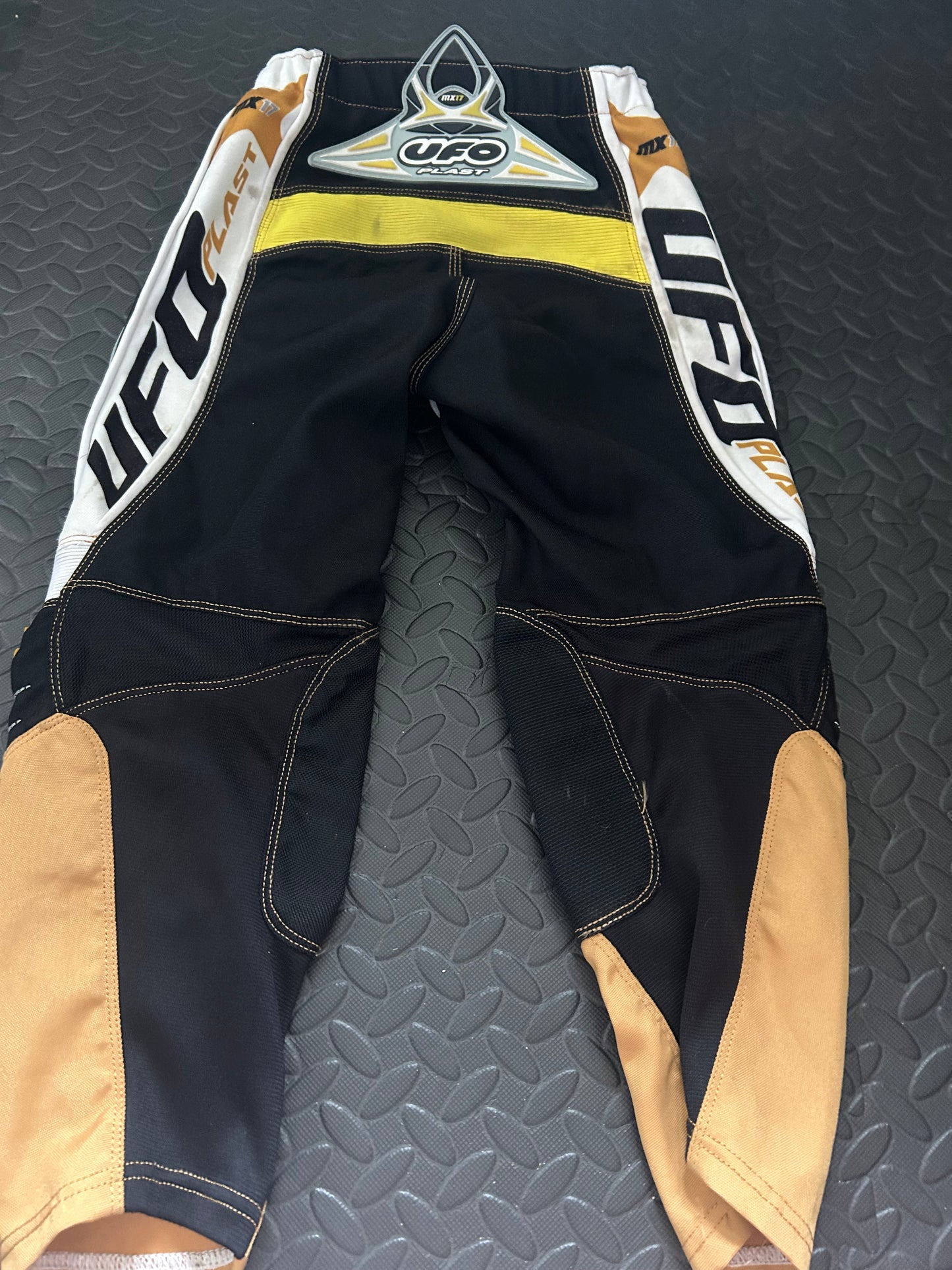UFO pants 26”