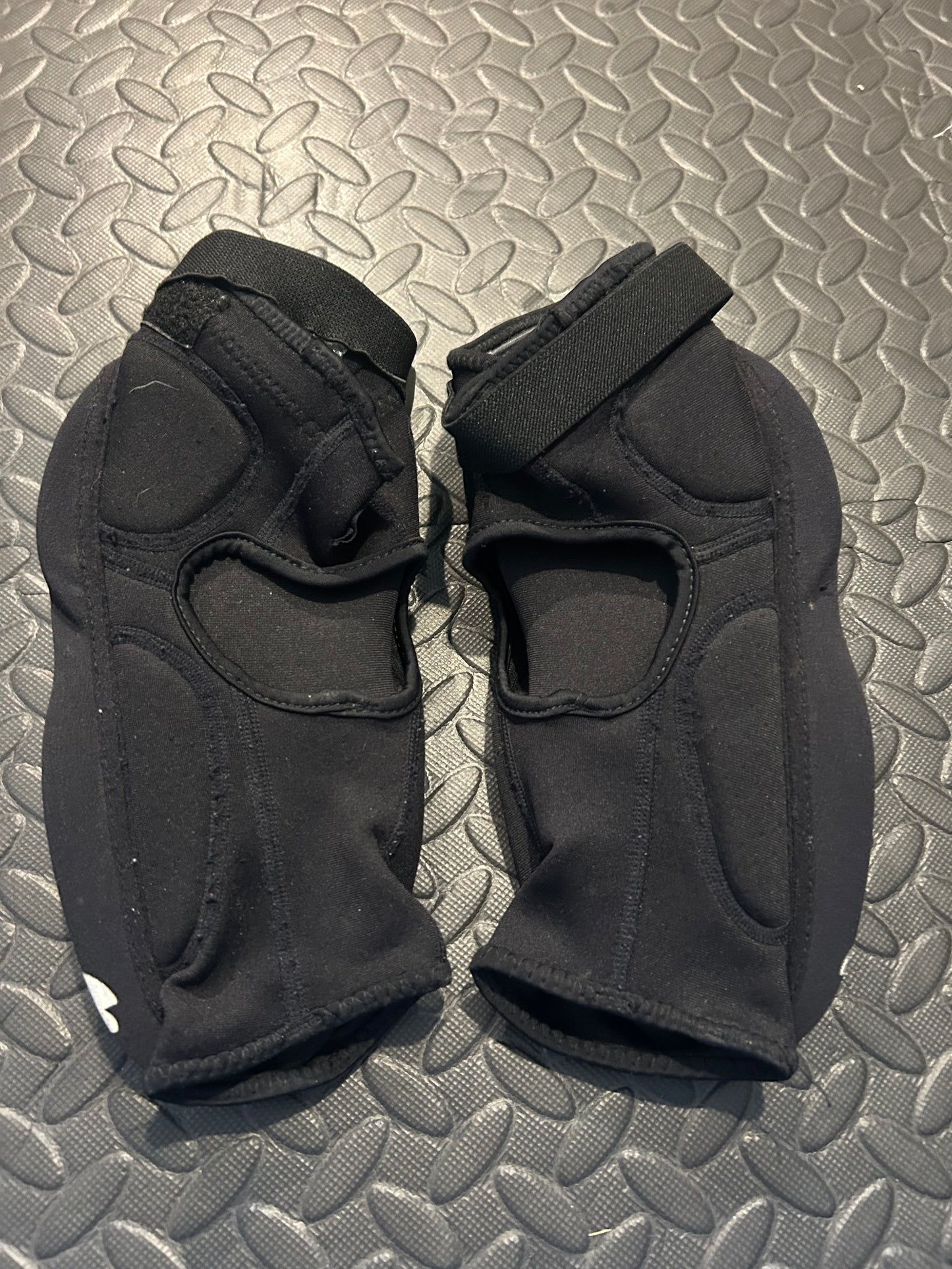 Youth fox knee pads