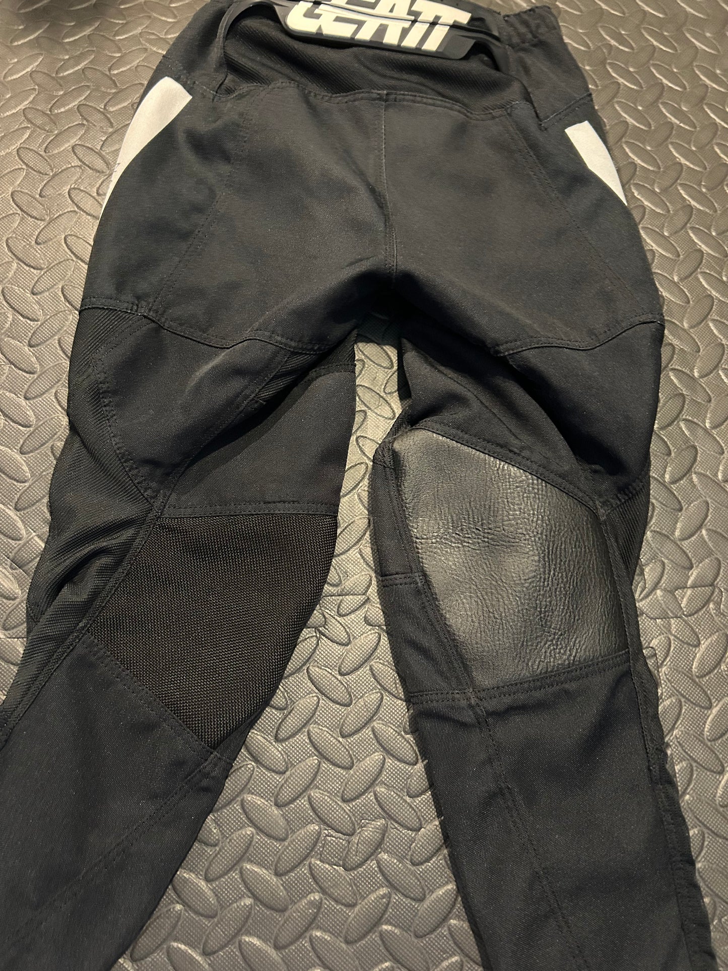 Leatt pants 24”