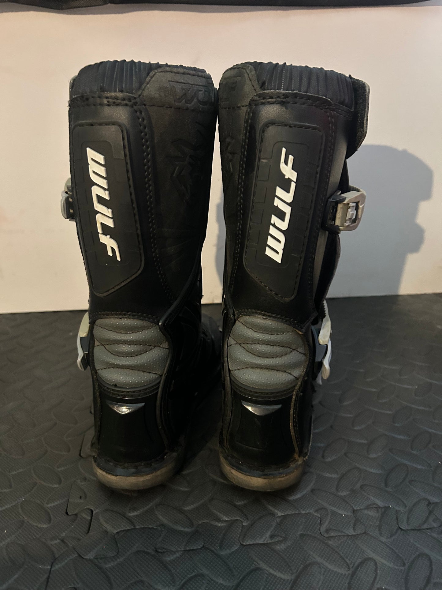 Wulf boots UK1