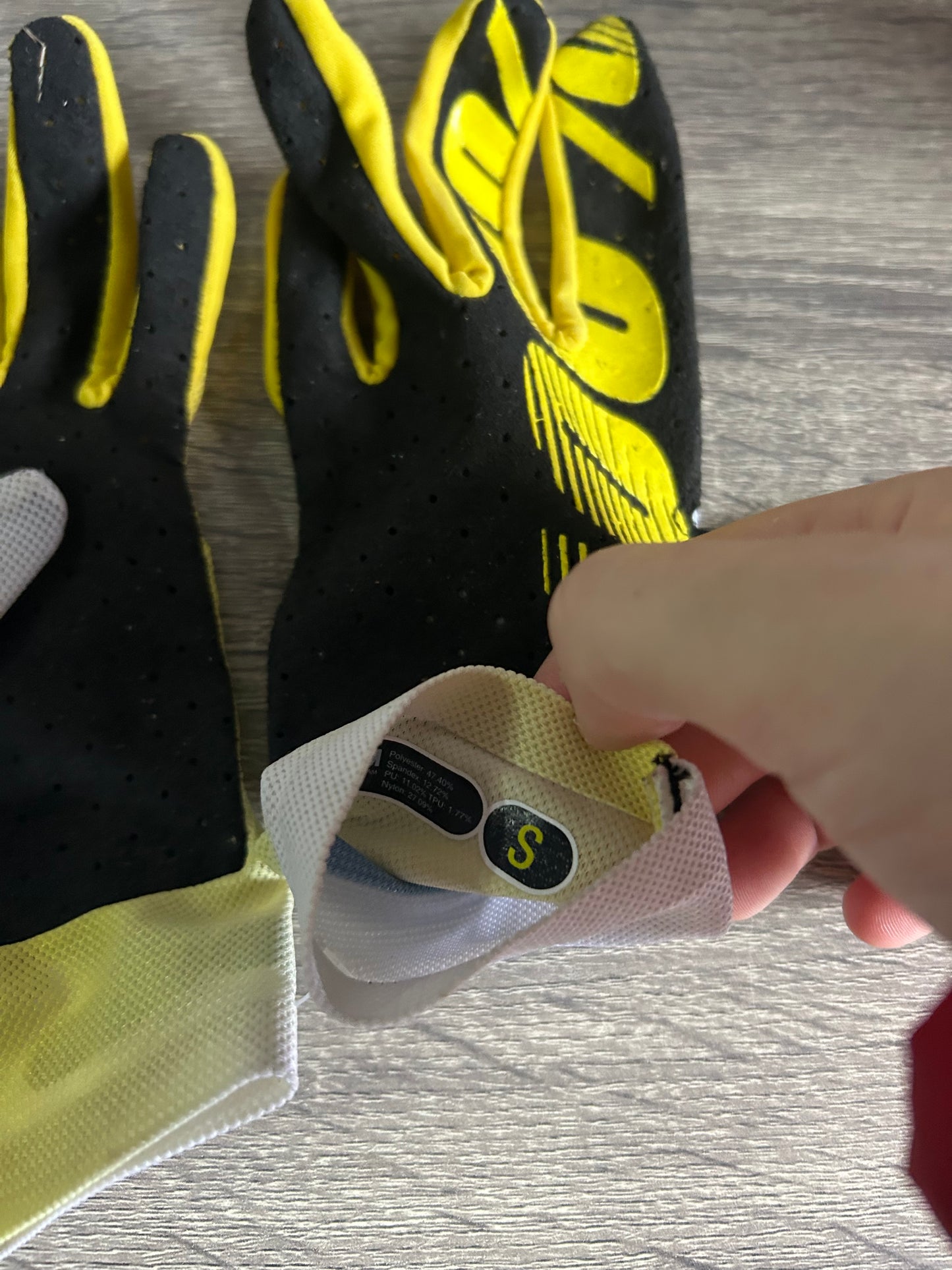 100% gloves small